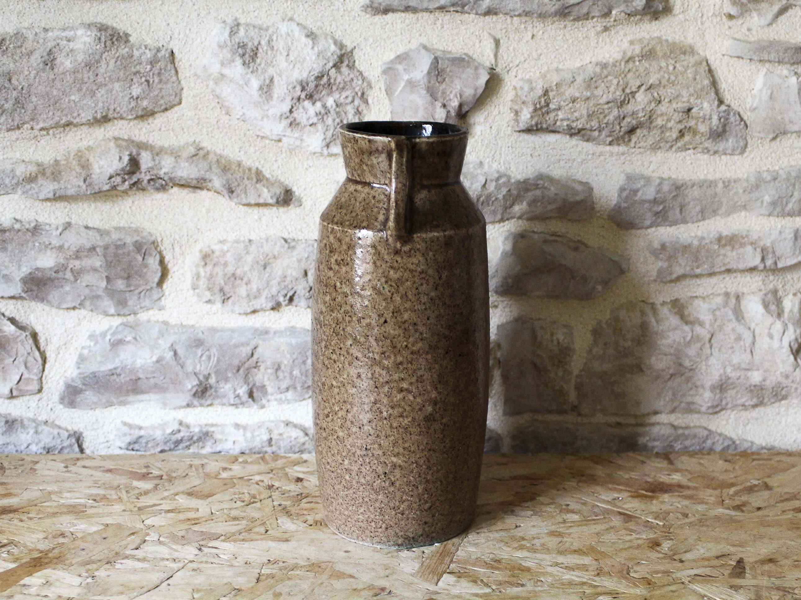Accolay ceramic vase