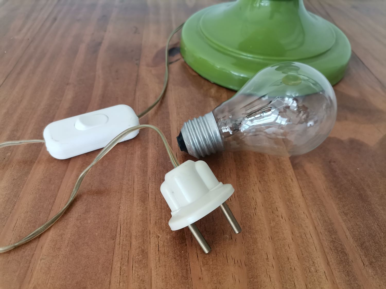 Mid-century italian yellow & green wood and glass table lamp