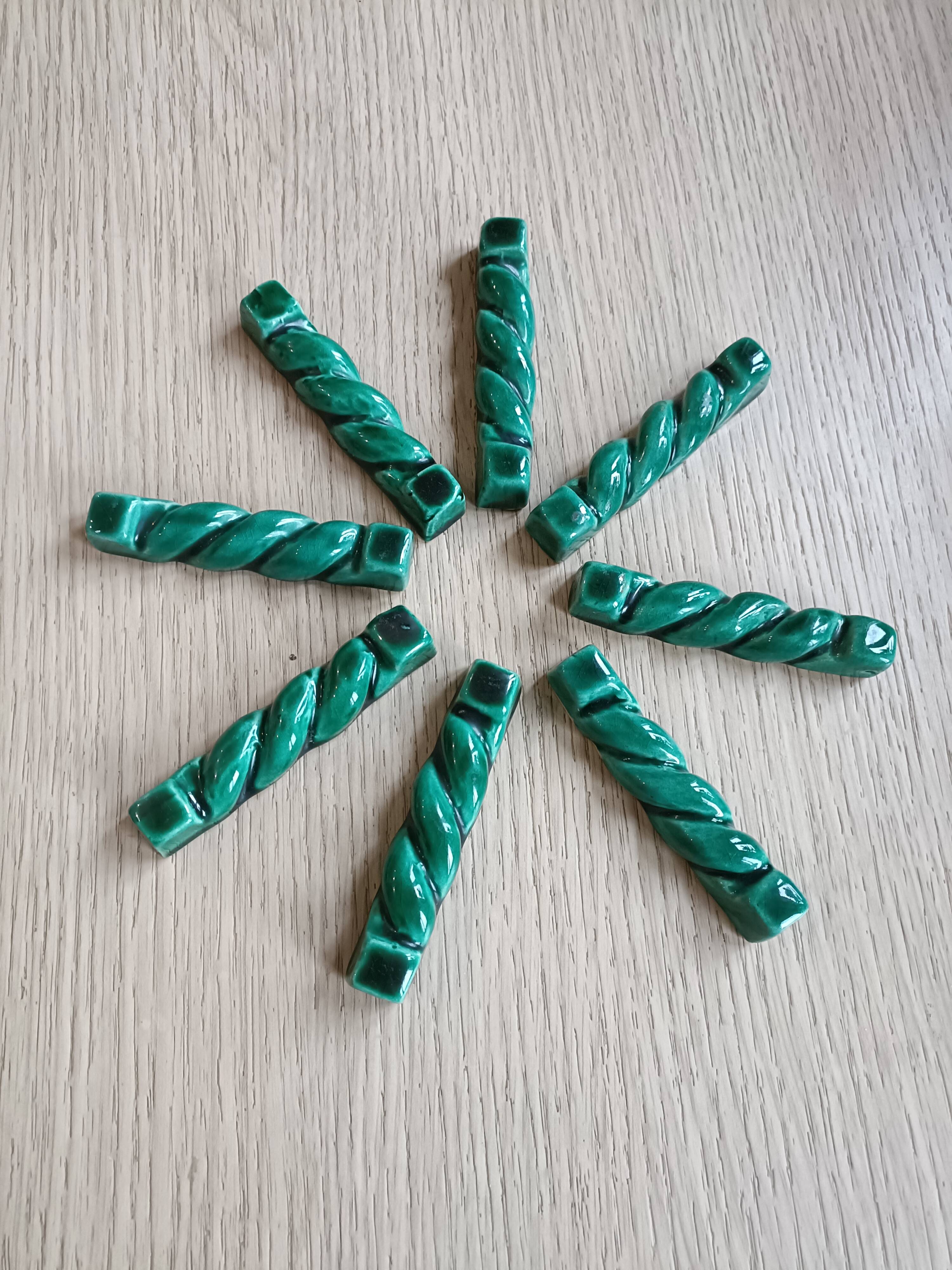 8 Green ceramic knife rests