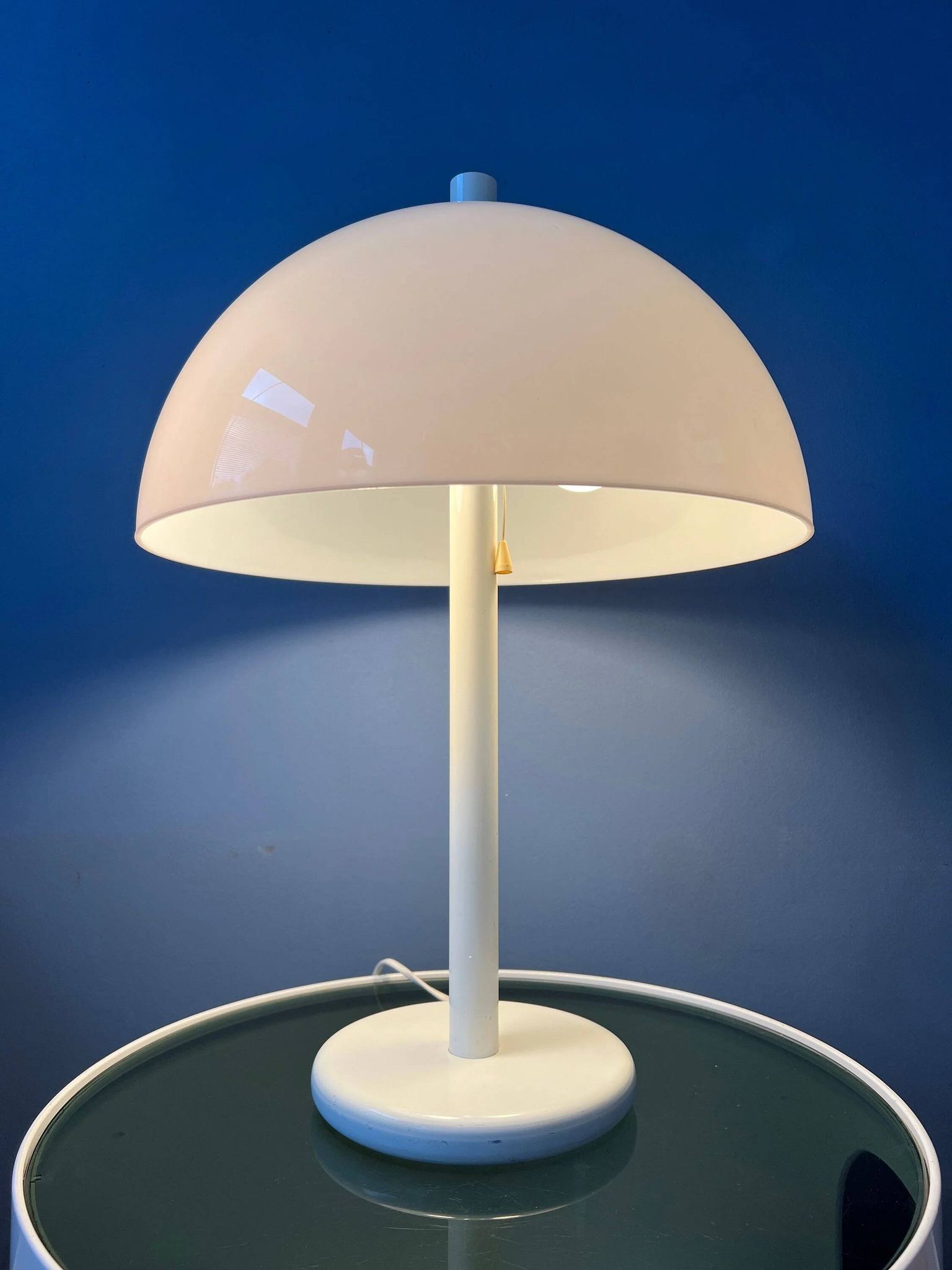 White Mid-Century Dijkstra mushroom table lamp