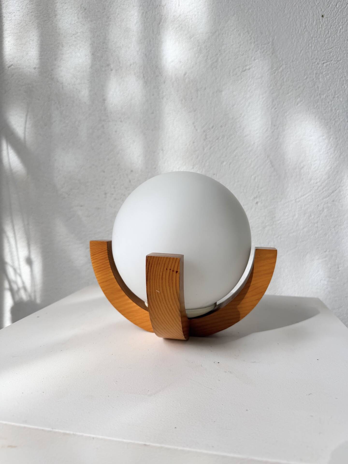 1980s pin support ball desk lamp