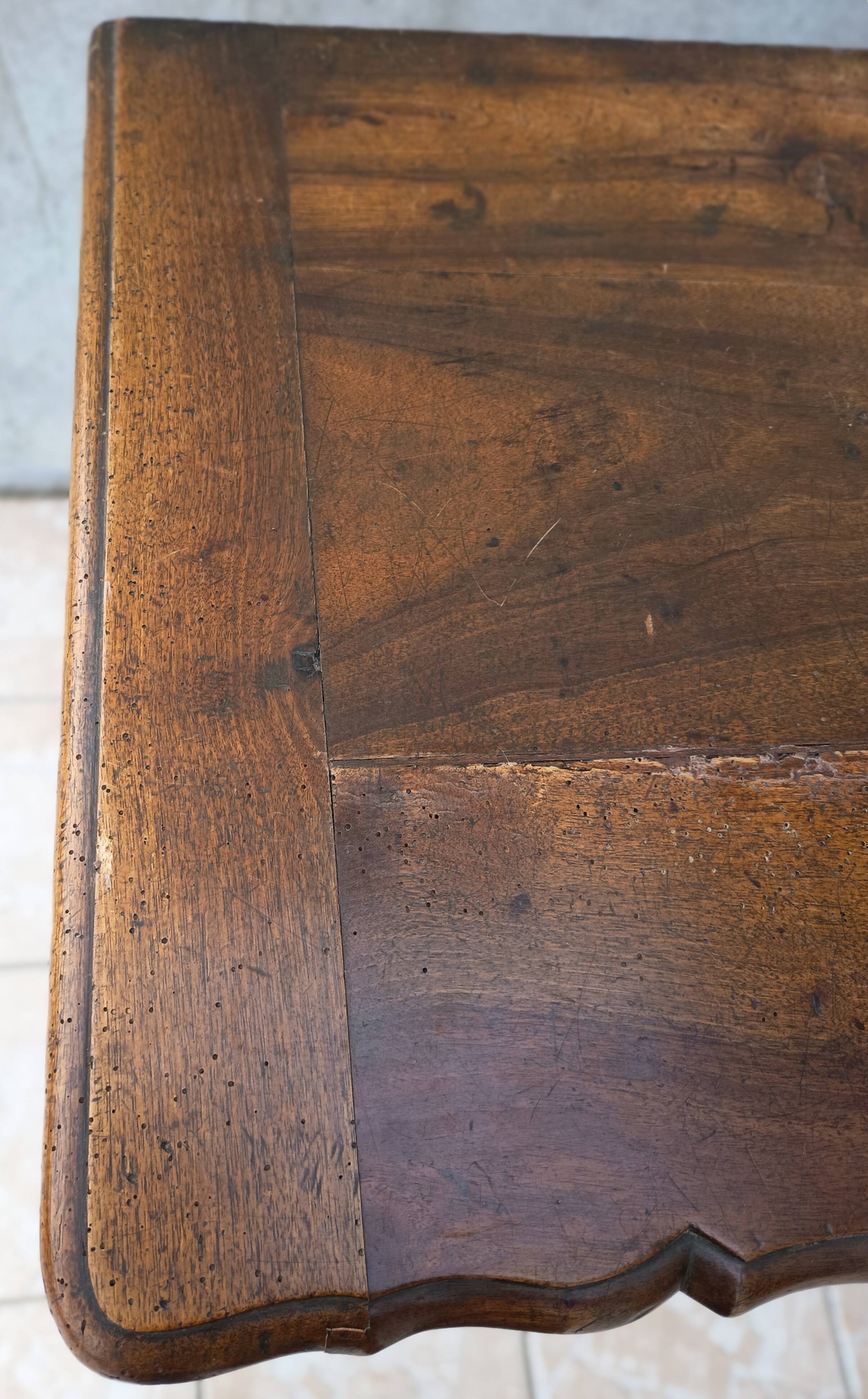 Provençal kneading trough in walnut from the 18th century.