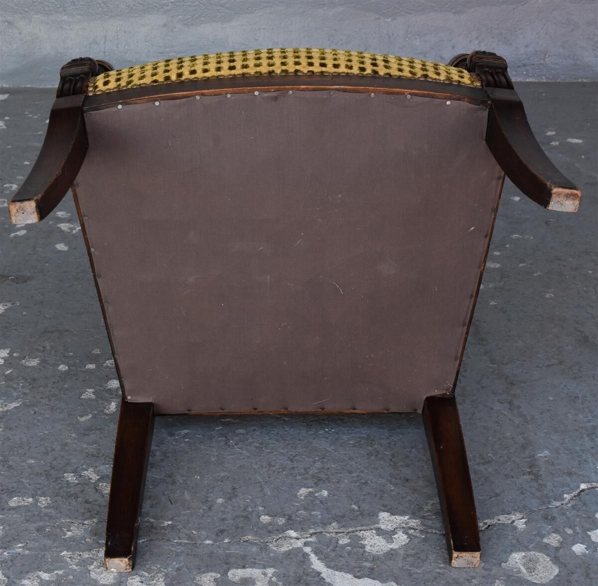 Paire de fauteuils en noyer de style restauration