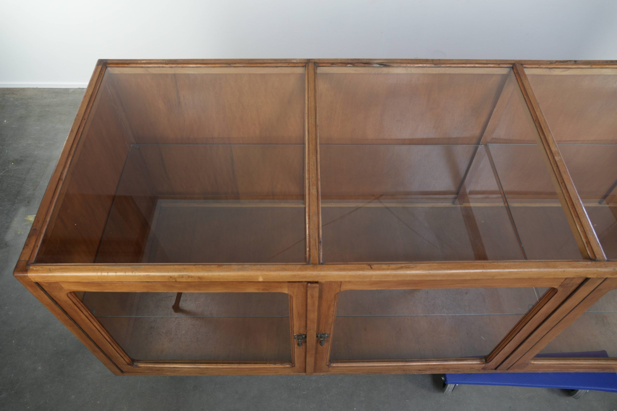 Large vintage wooden counter / display cabinet with 4 doors and glass