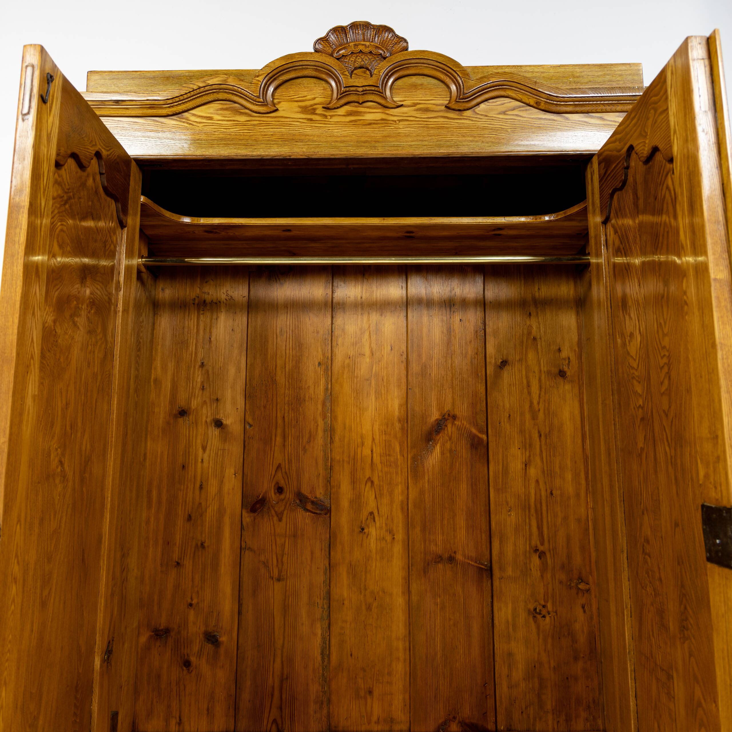 Armoire Louis-Philippe en frêne massif - 1835-1850
