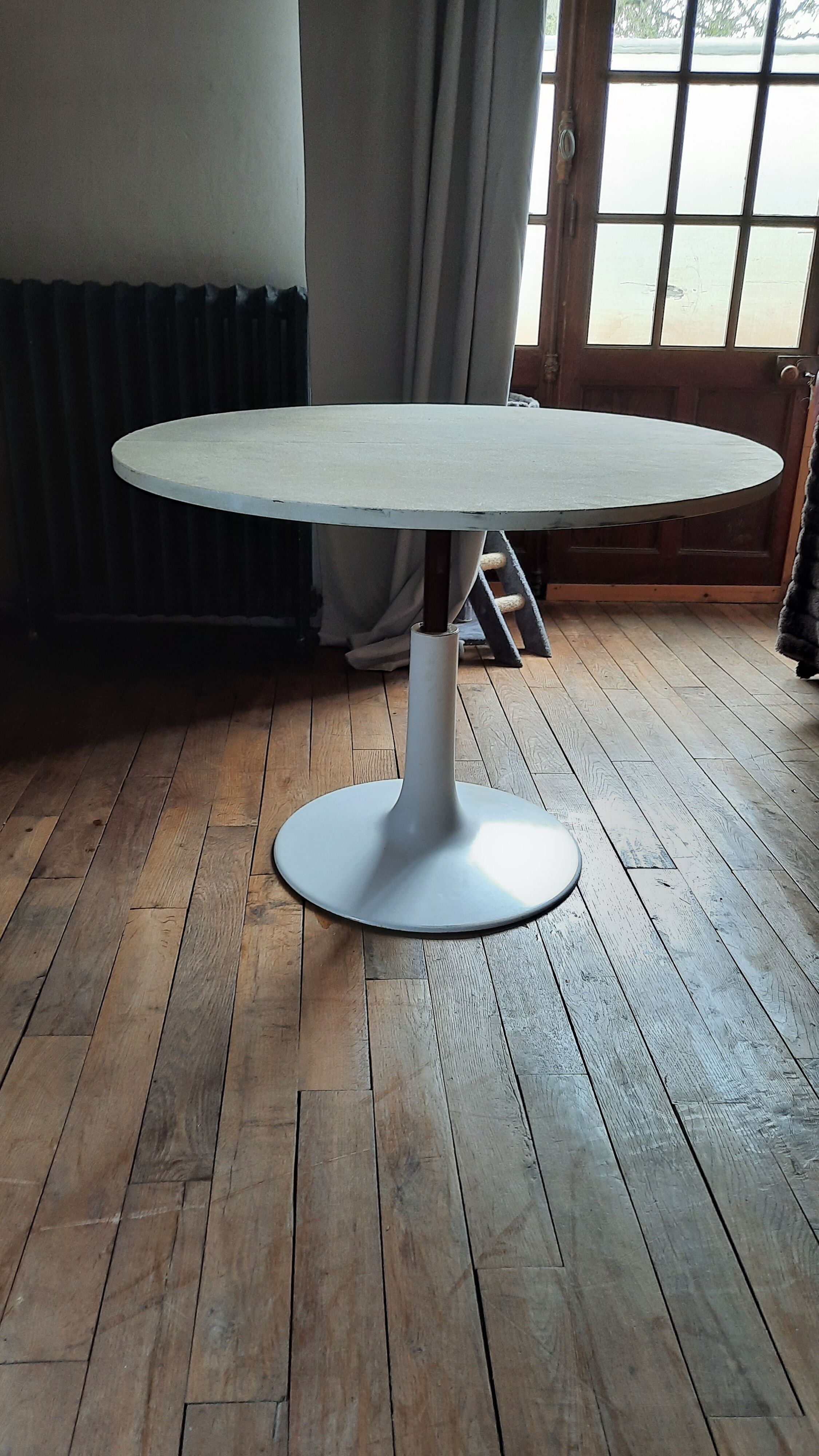 Jer Modular Round Table