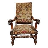 Renaissance armchair in carved walnut with lion head decoration