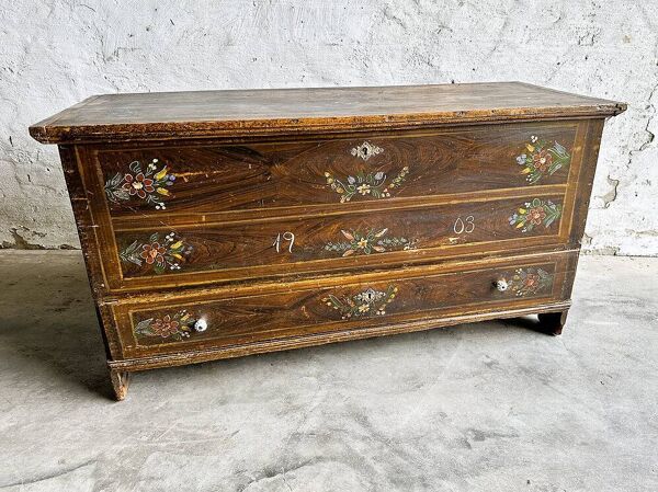 Coffre de mariage ancien français de 1903, France 1903.