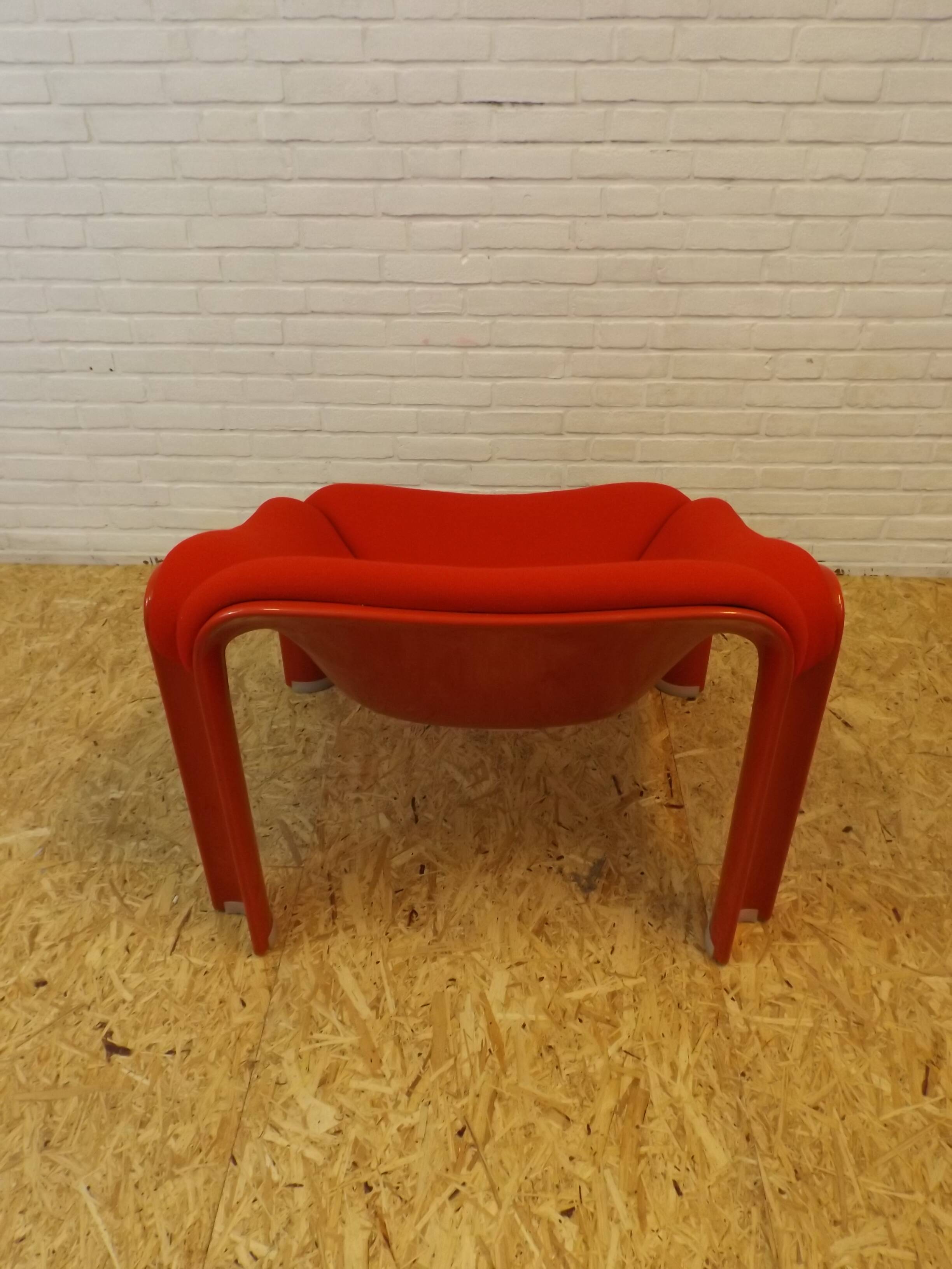 Artifort F300 armchair