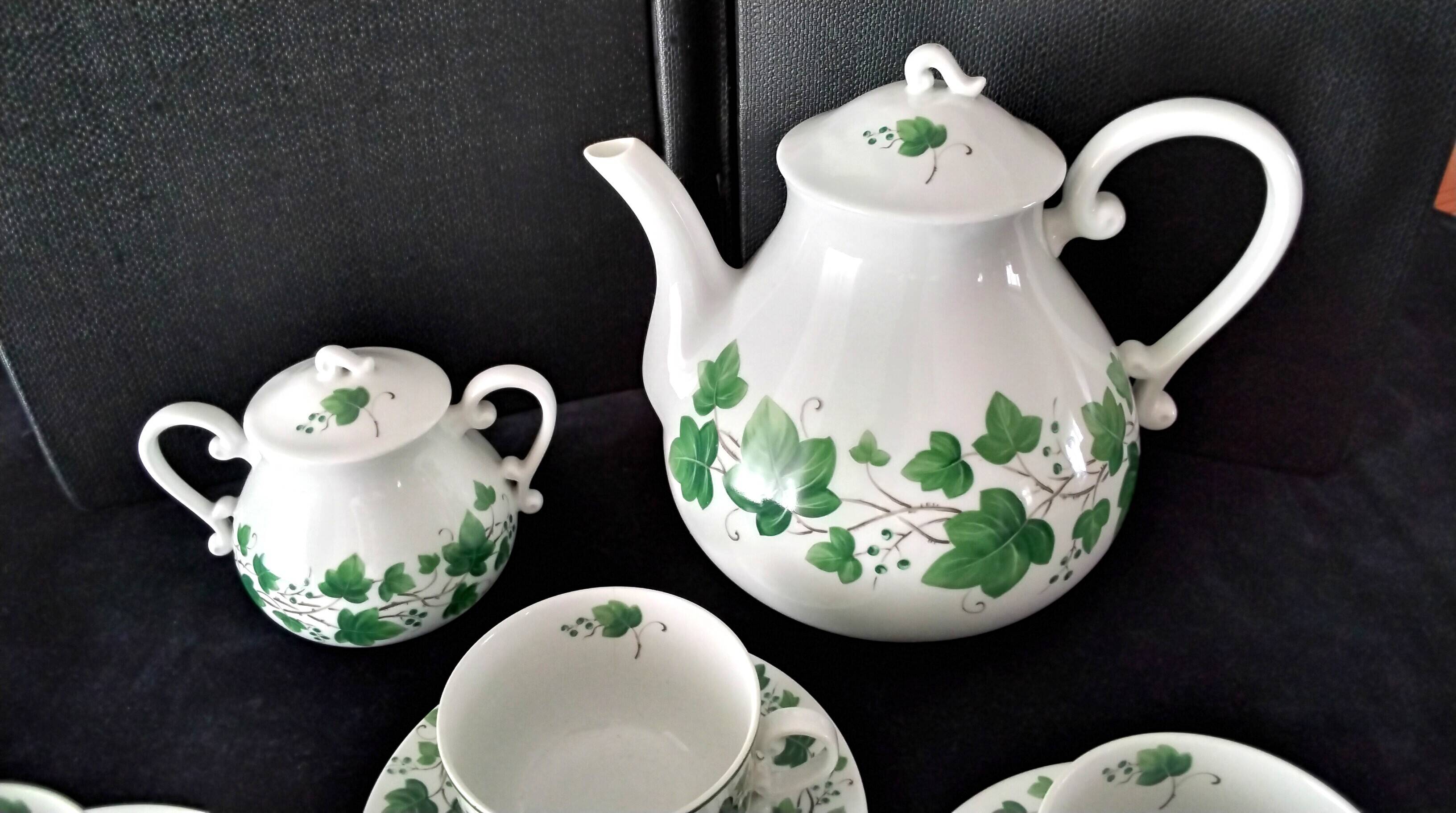 Porcelain tea service Sia Model "Evergreen"