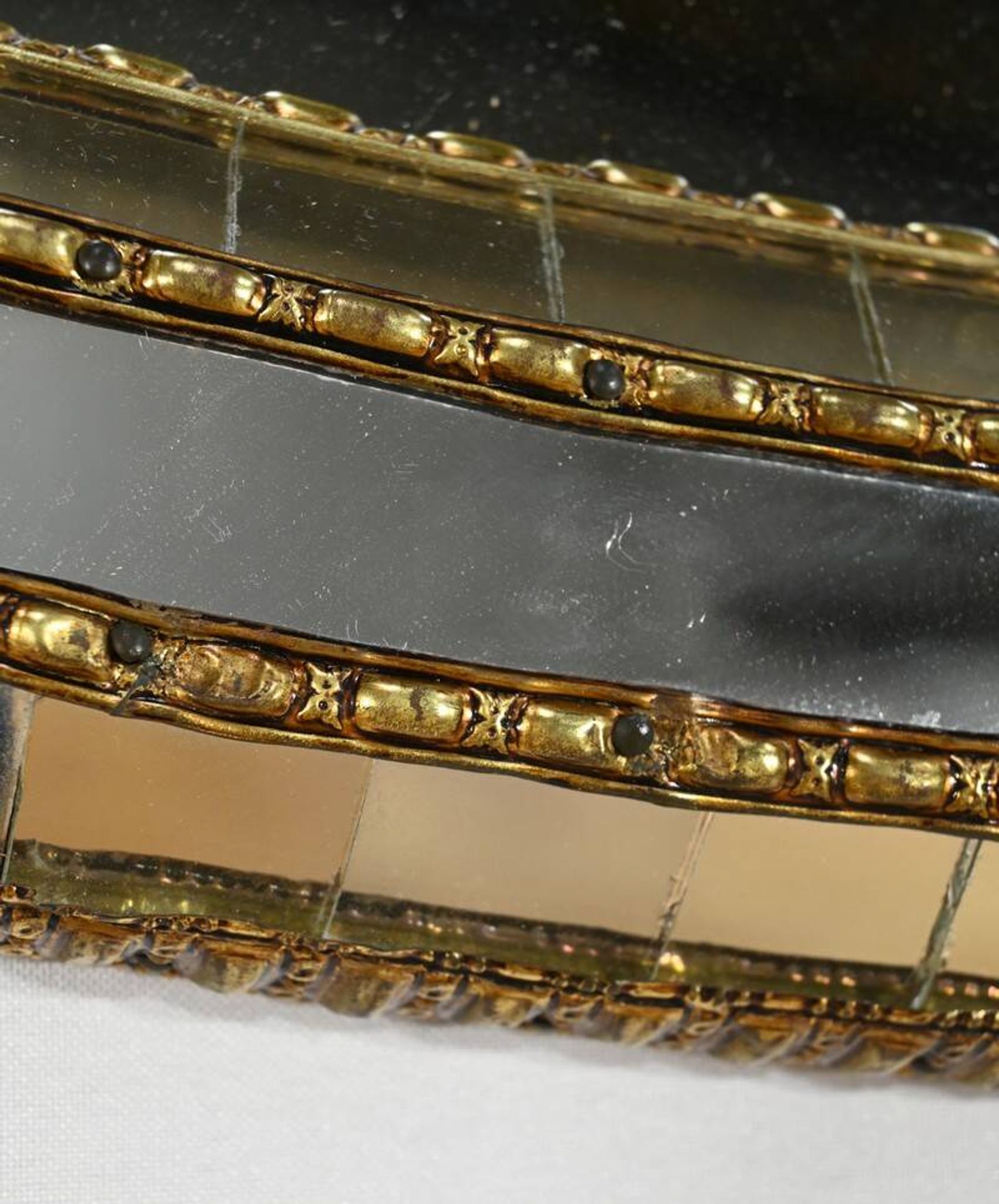 Miroir ovale à parclose en laiton, style hollywood regency – 1970