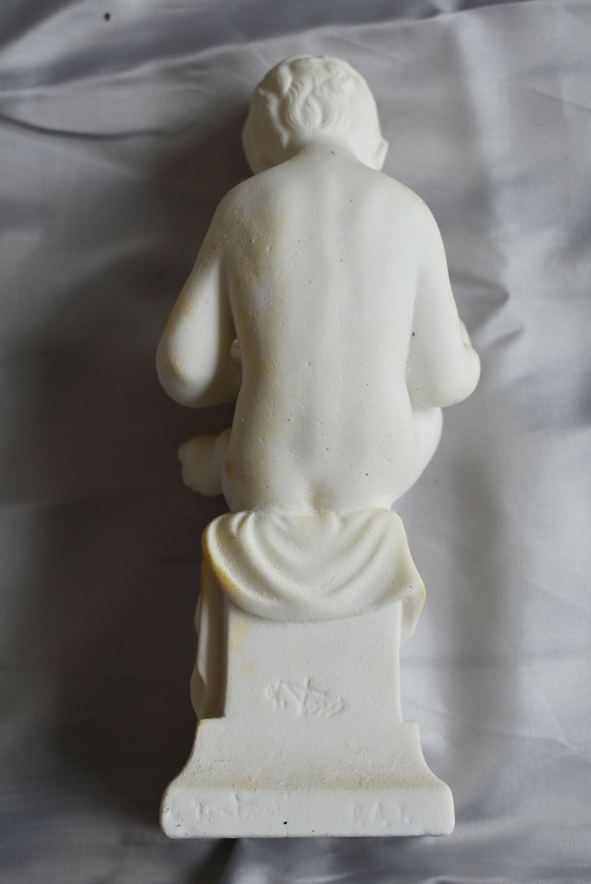 Charming Canova style children's statuette in marble powder (Italy)