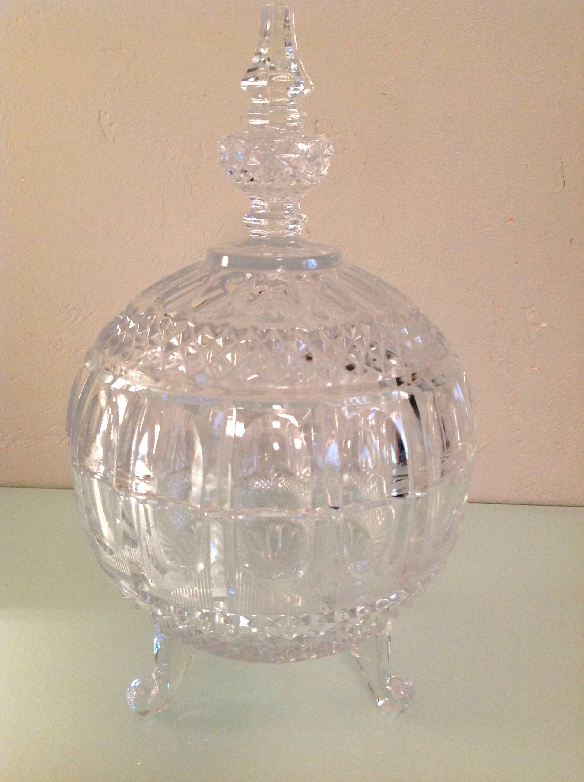 Globe candy box on tripod legs in chiseled glass / vintage 60s-70s
