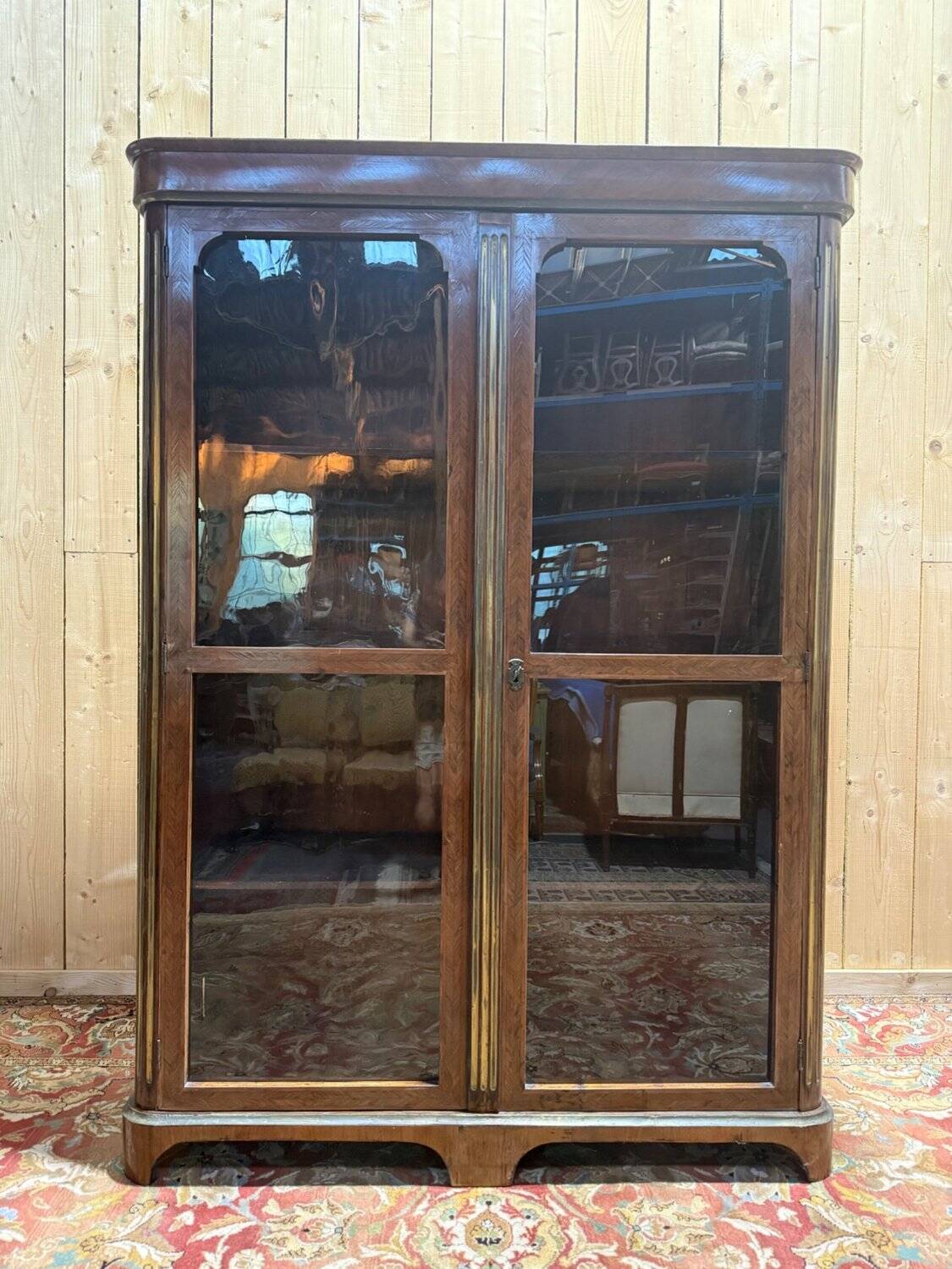Display cabinet with two doors – Louis XVI period – Pine, marquetry and
