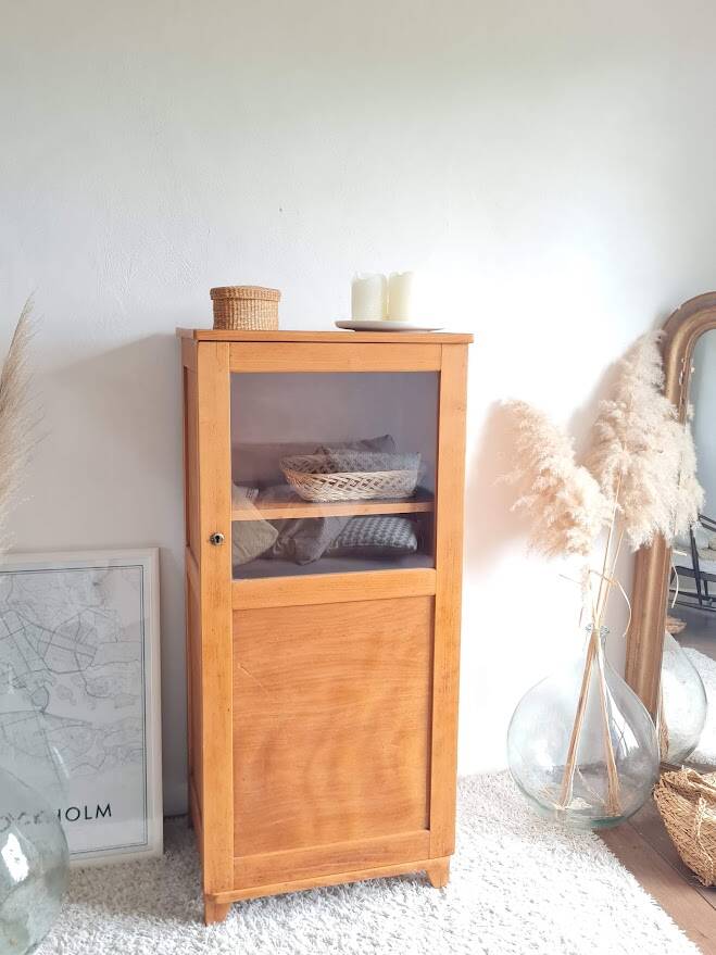 Parisian glass-fronted cupboard, type sideboard.