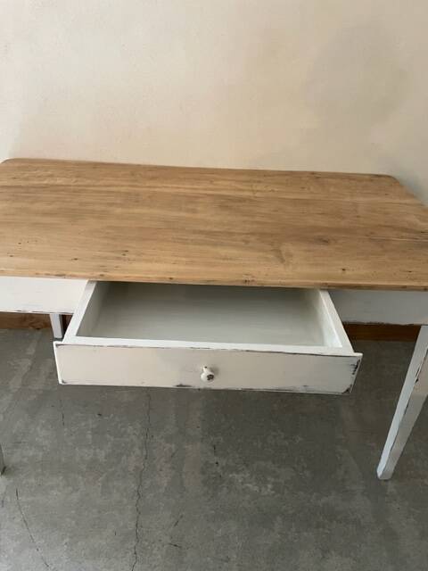 Two-tone farm table