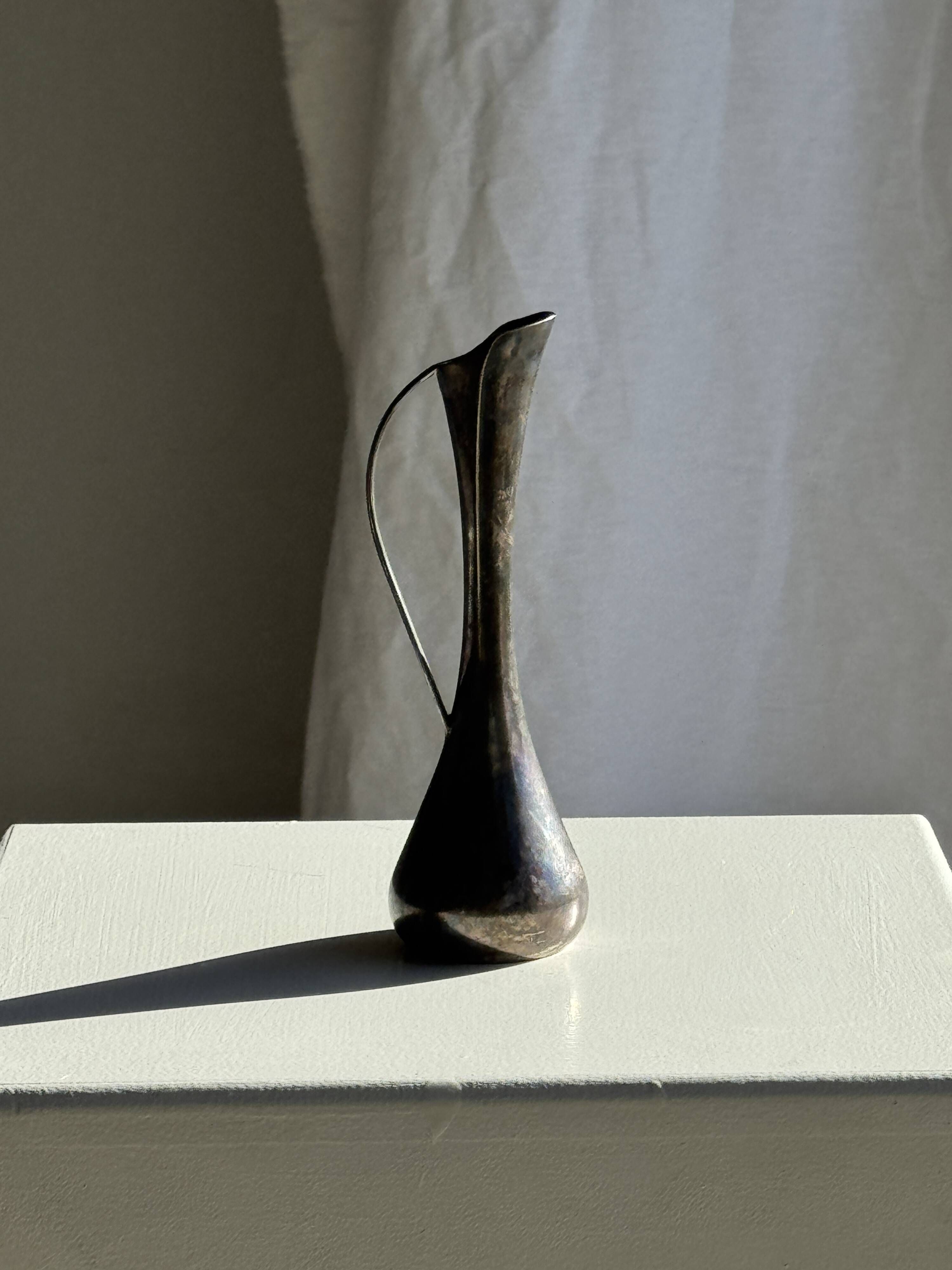 Vintage silver-plated soliflore vase with a dark patina in the shape of a ewer.