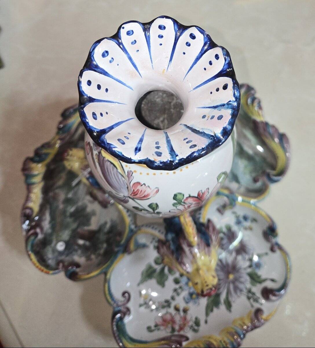 Large centrepiece in earthenware, hand-painted: Jules Verlingue workshop
