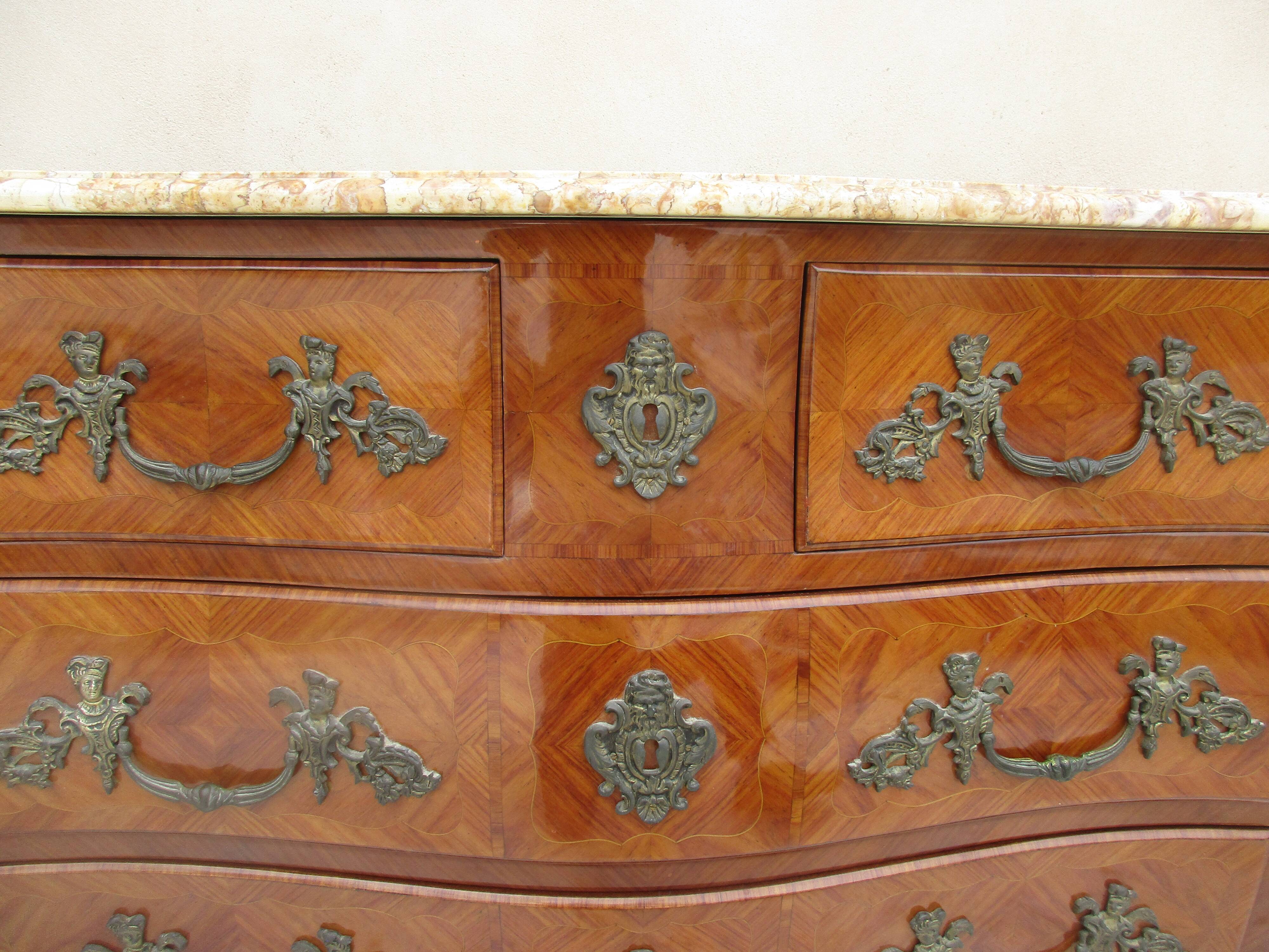 Dresser en marquetry style lLuis XV