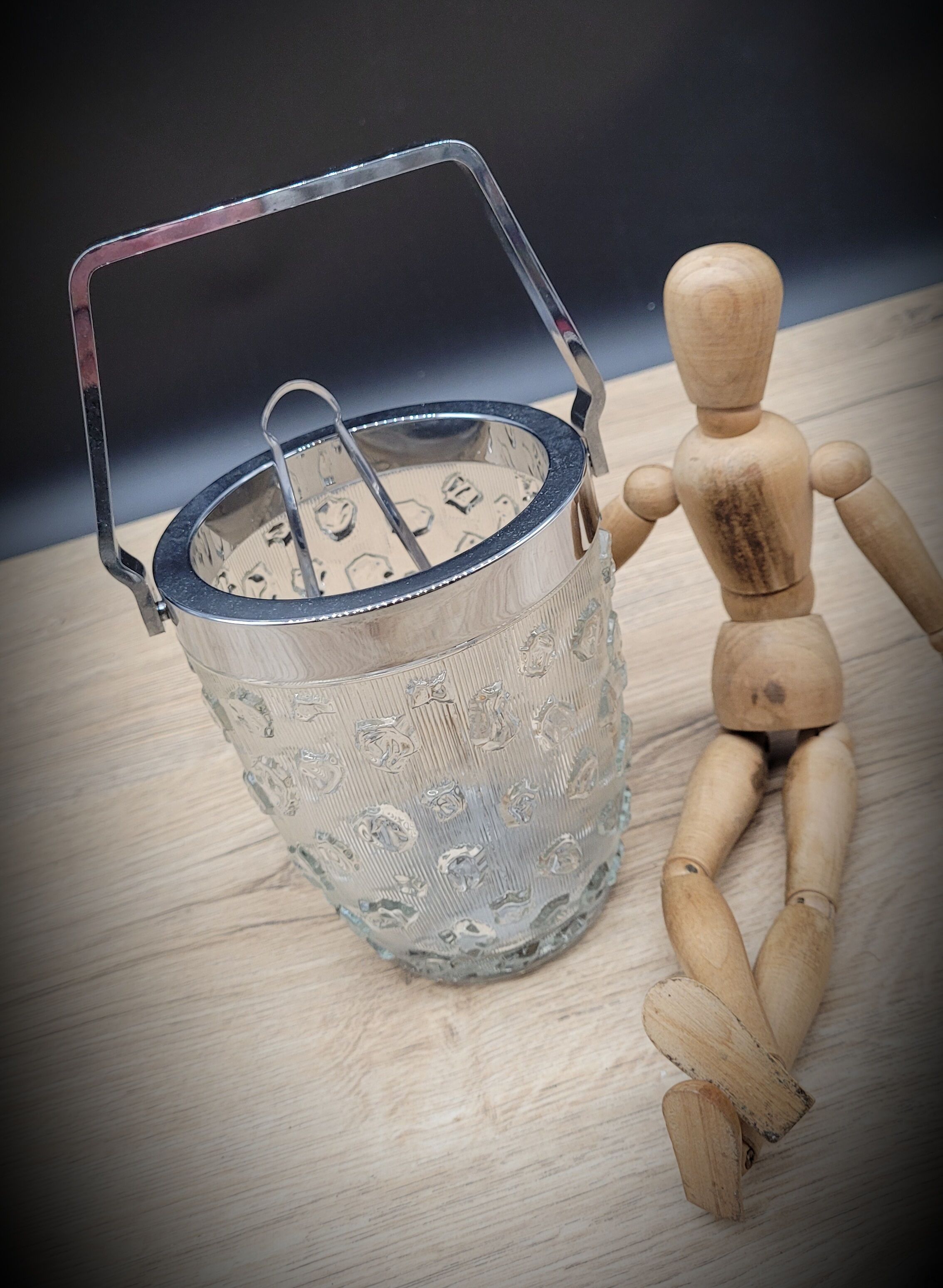 Bucket ice cubes glass