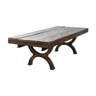 Table basse en fonte et bois