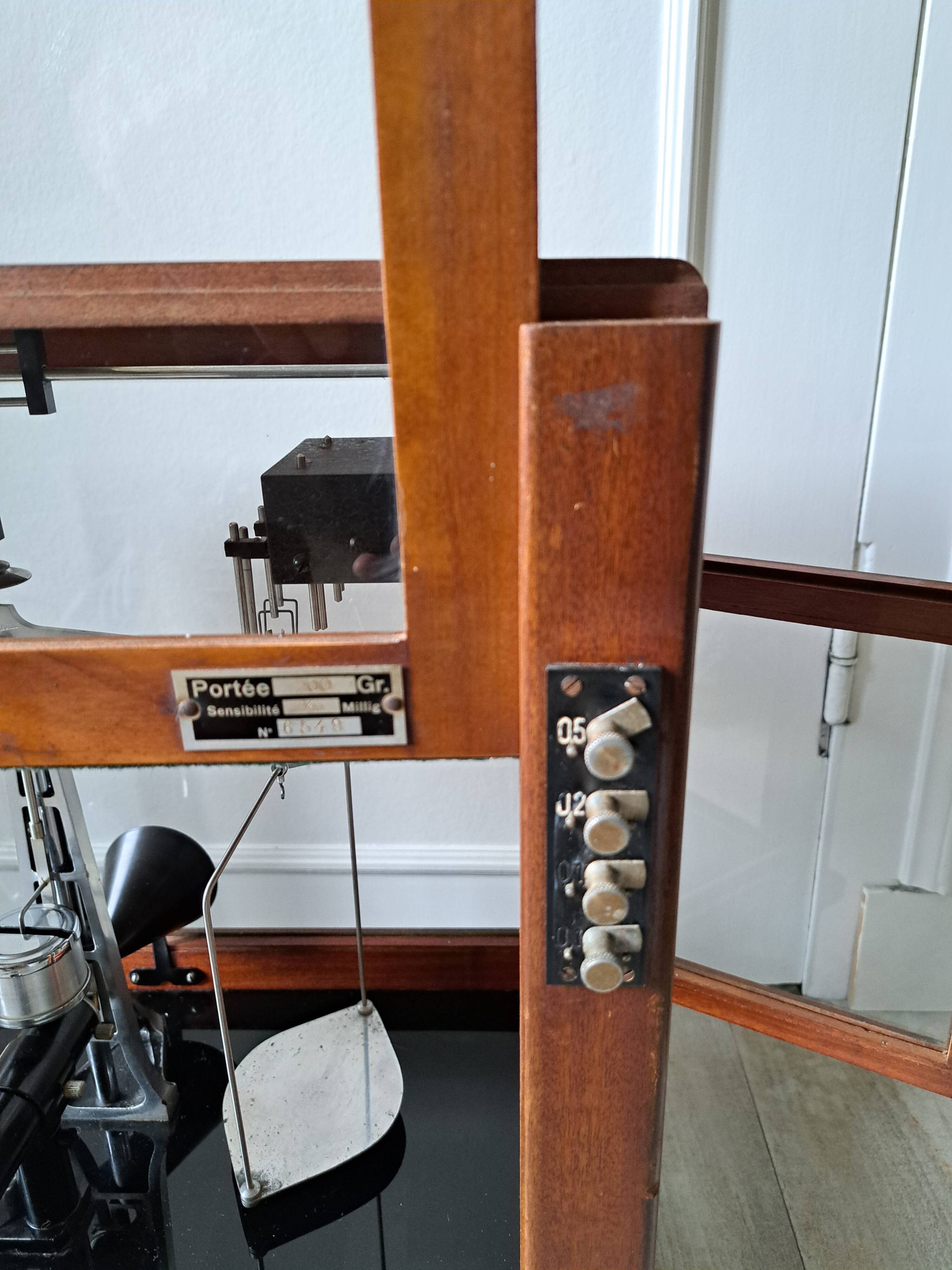 Precision scale 50s