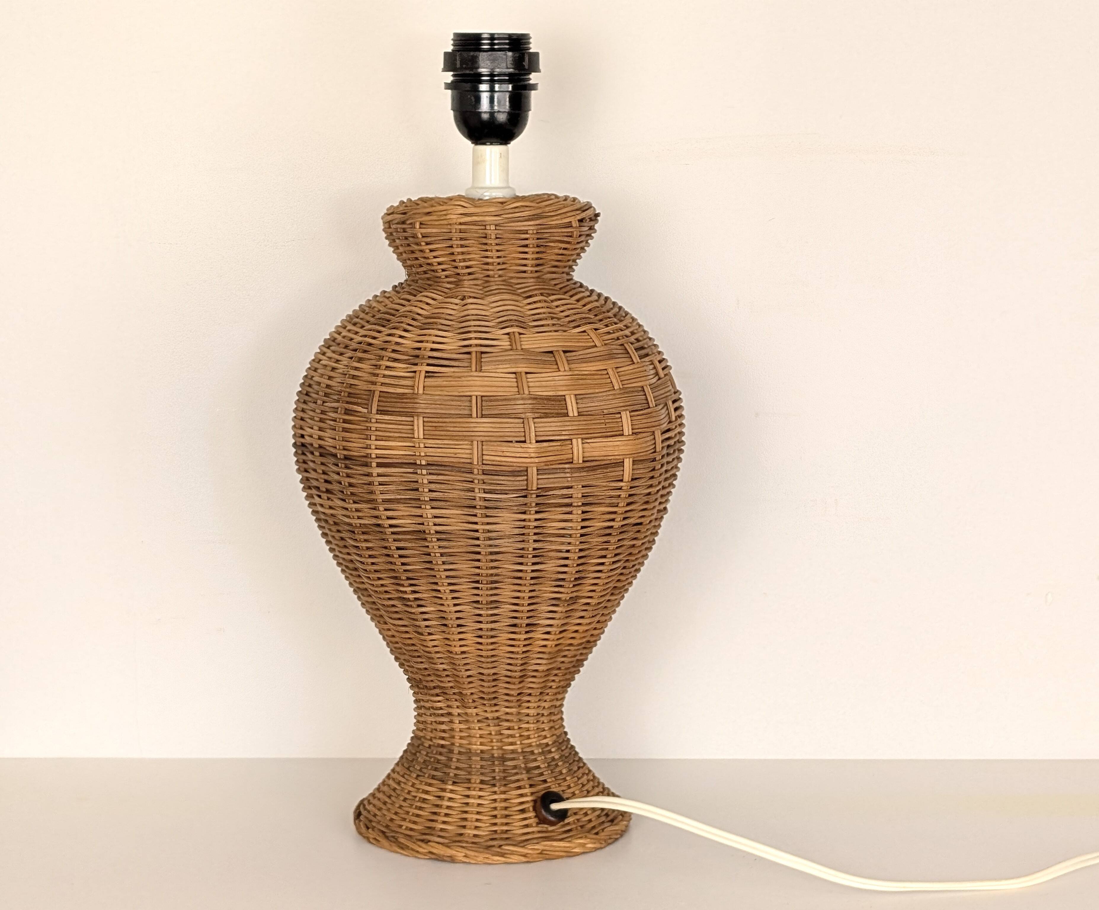 Woven rattan lamp base