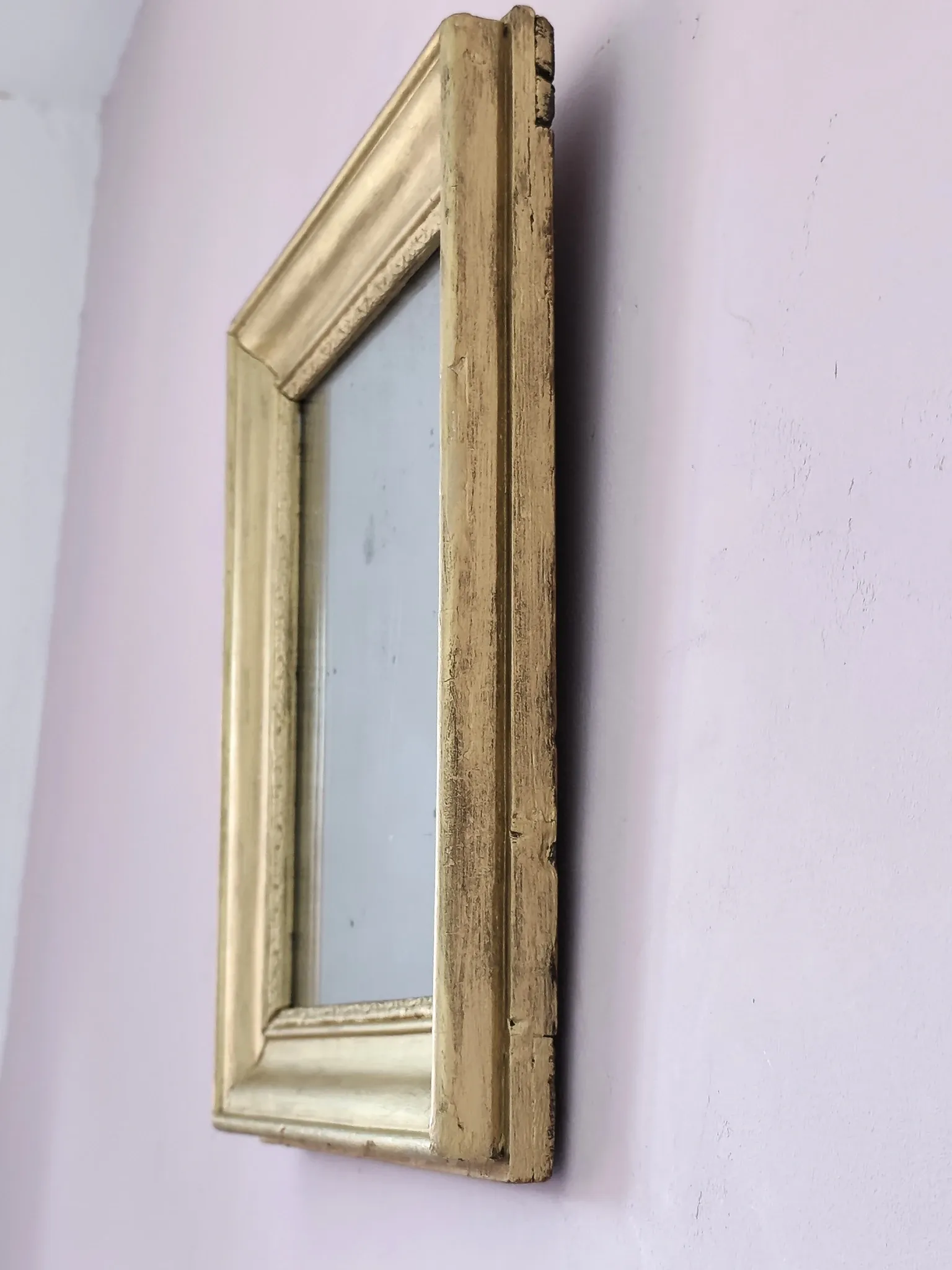 Small Art Deco mirror with a gilded wooden frame.