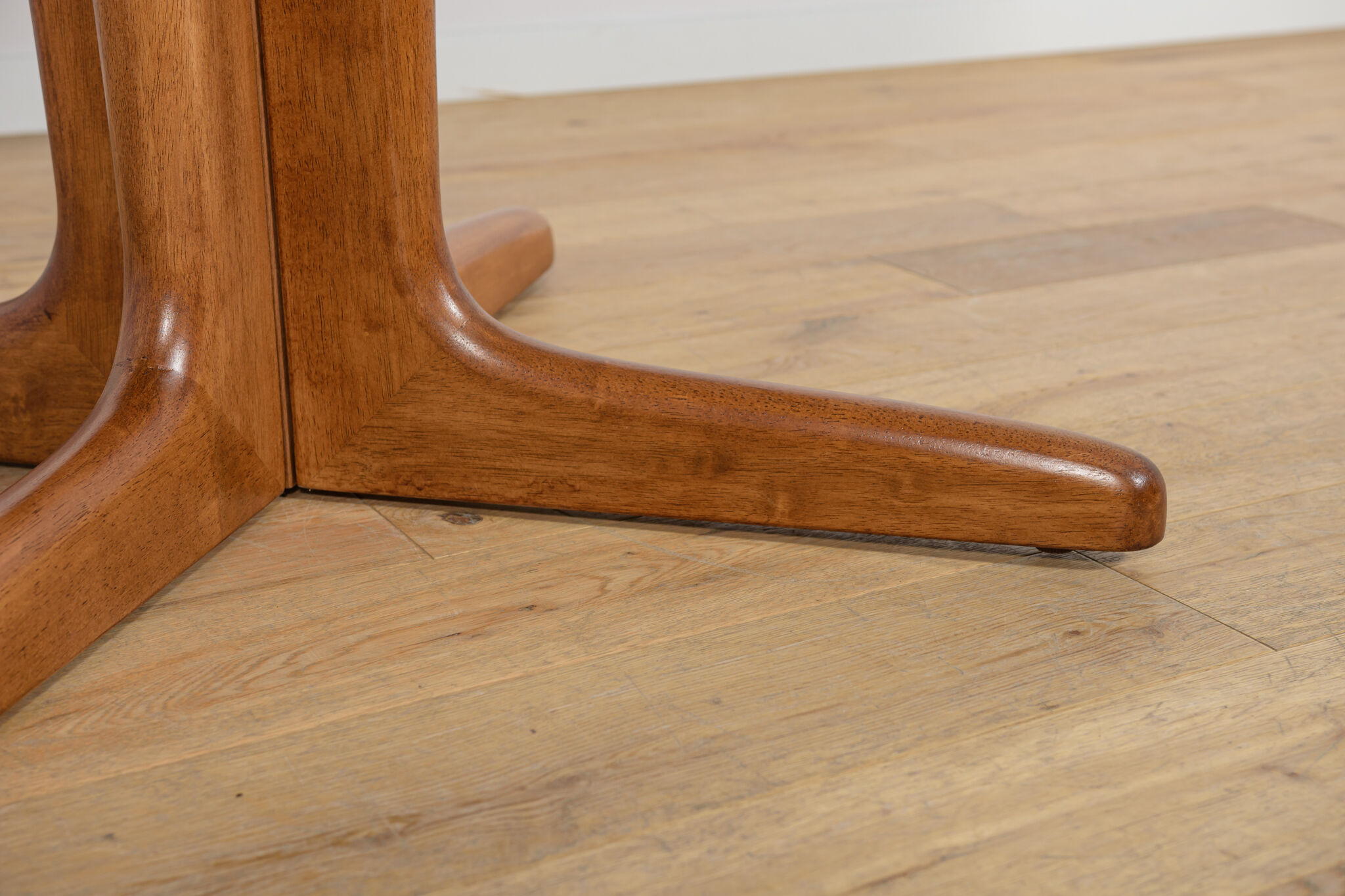 Table à manger ronde extensible en teck des années 1950, Royaume-Uni