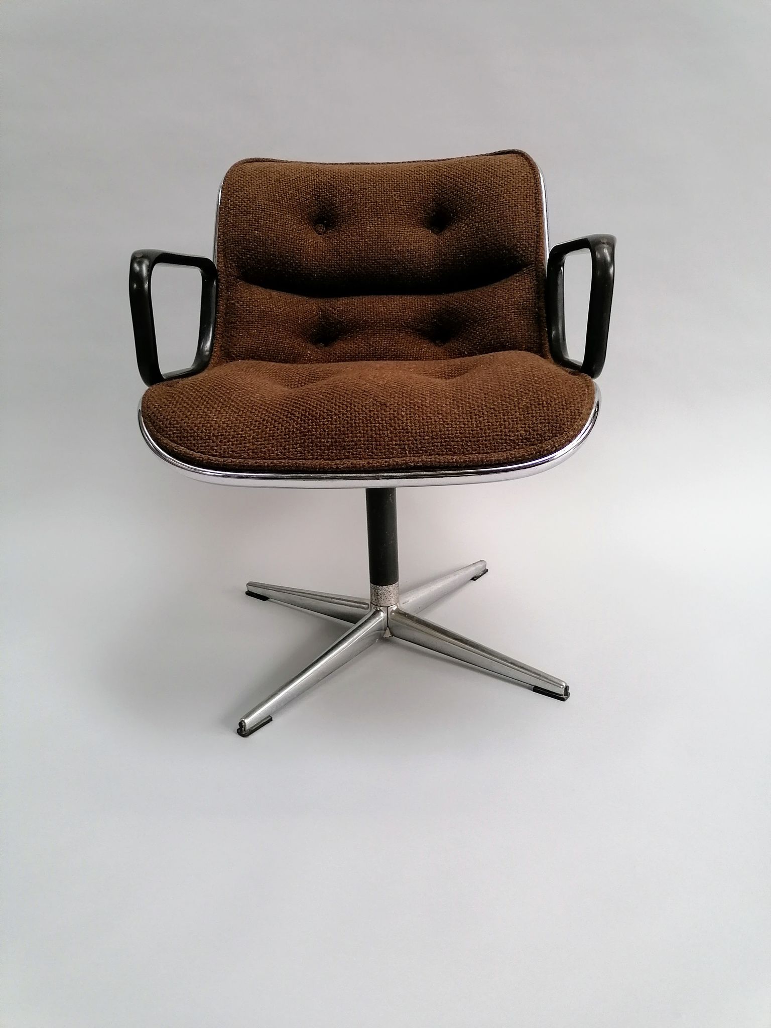 Fauteuil "executive chair" de Charles Pollock, édition Knoll 1er serie