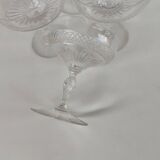 12 coupes à champagne en cristal de baccarat, XIX ème siècle.
