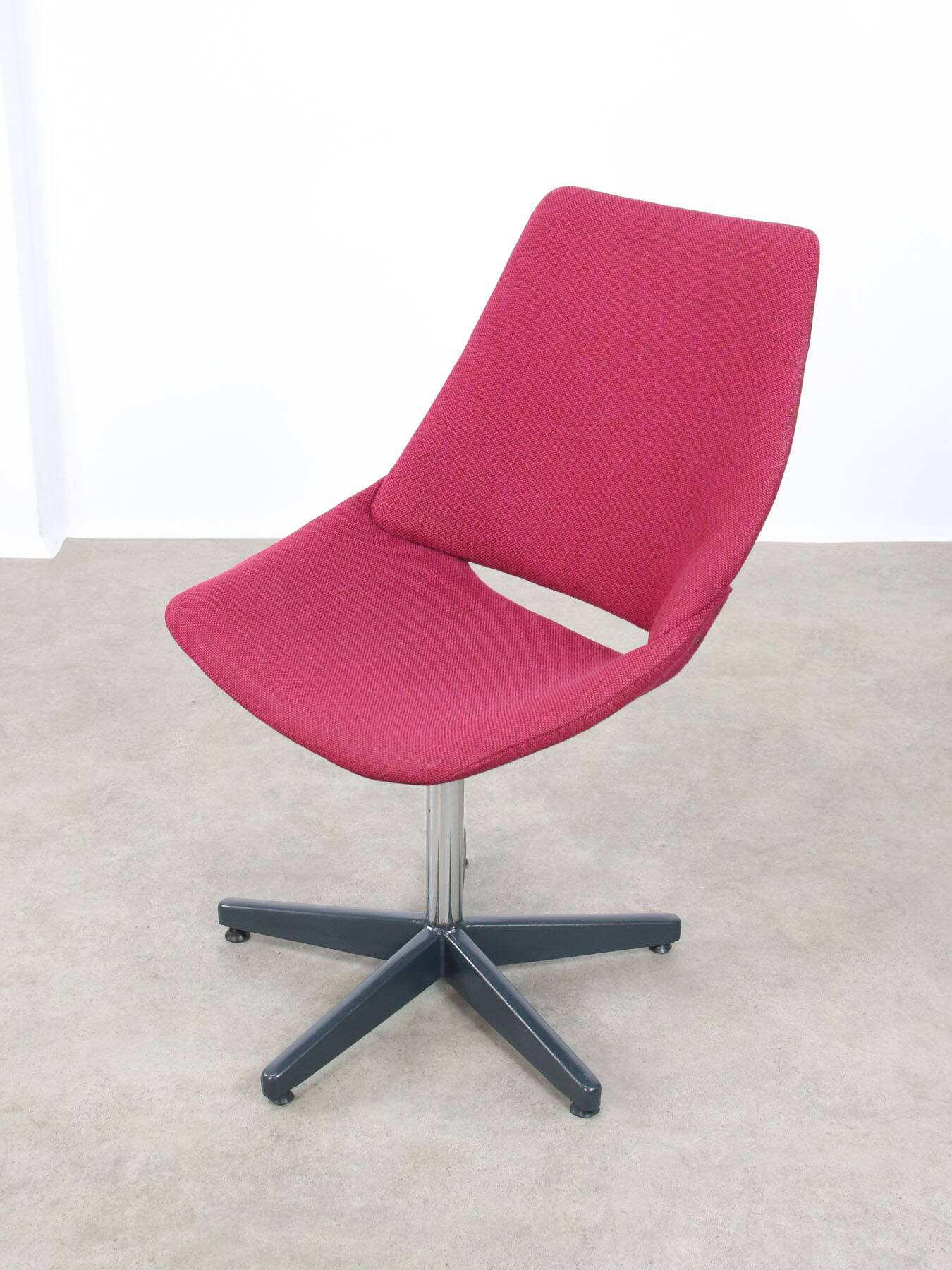 Pink Shell Swivel Chair by Niko Kralj for Stol Kamnik, 1970s