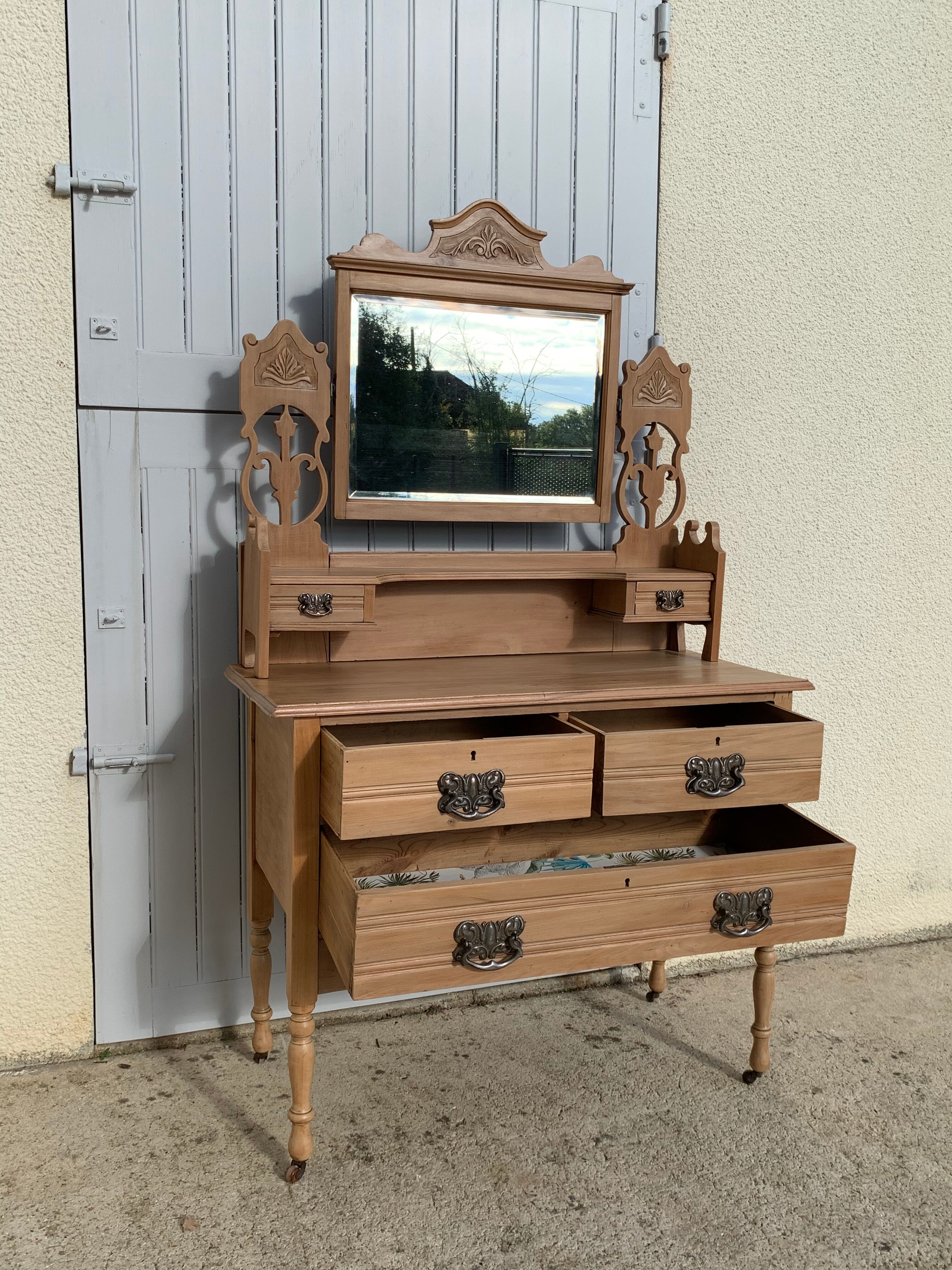 English dressing table 1900