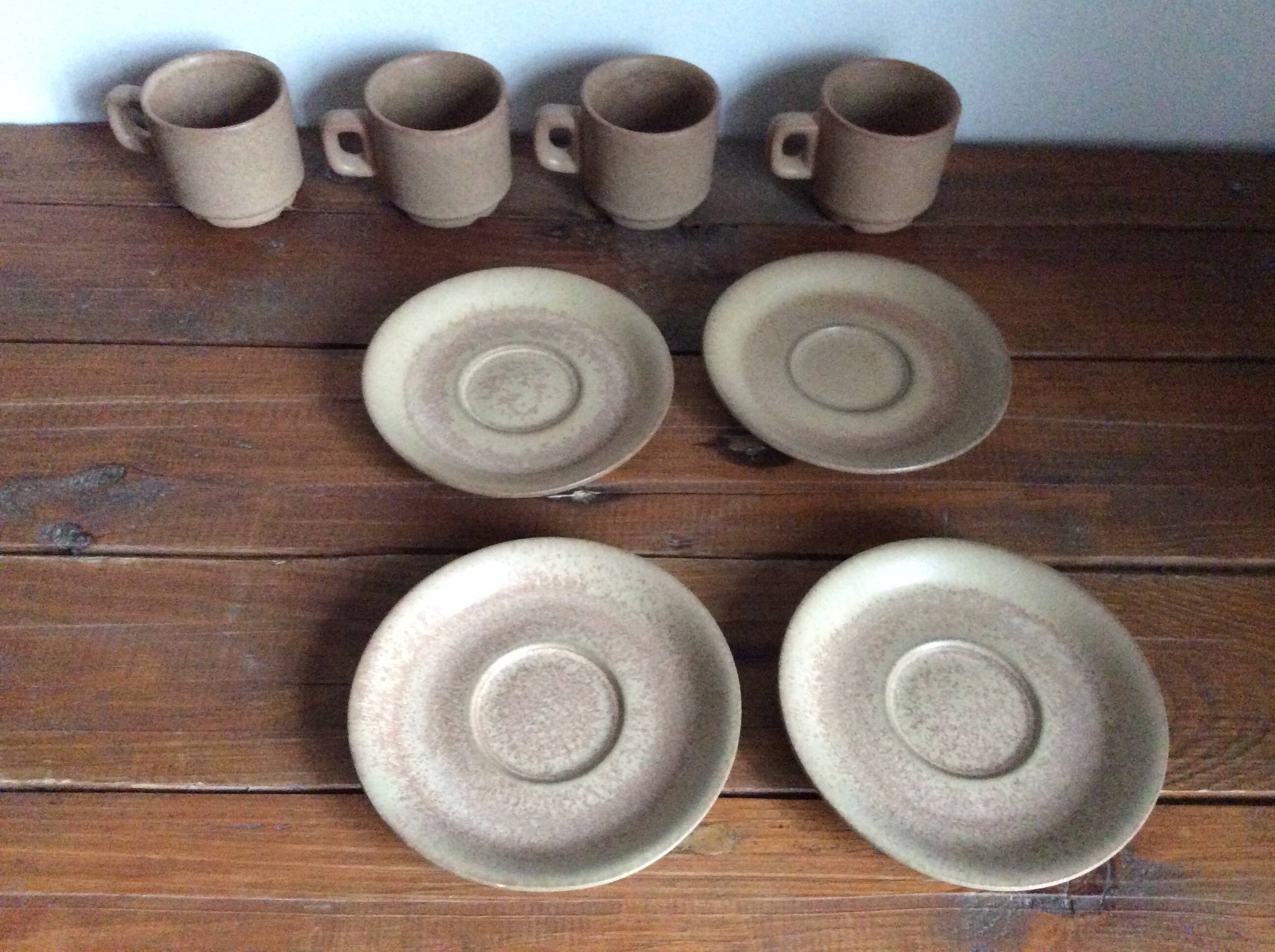4 stoneware coffee cups