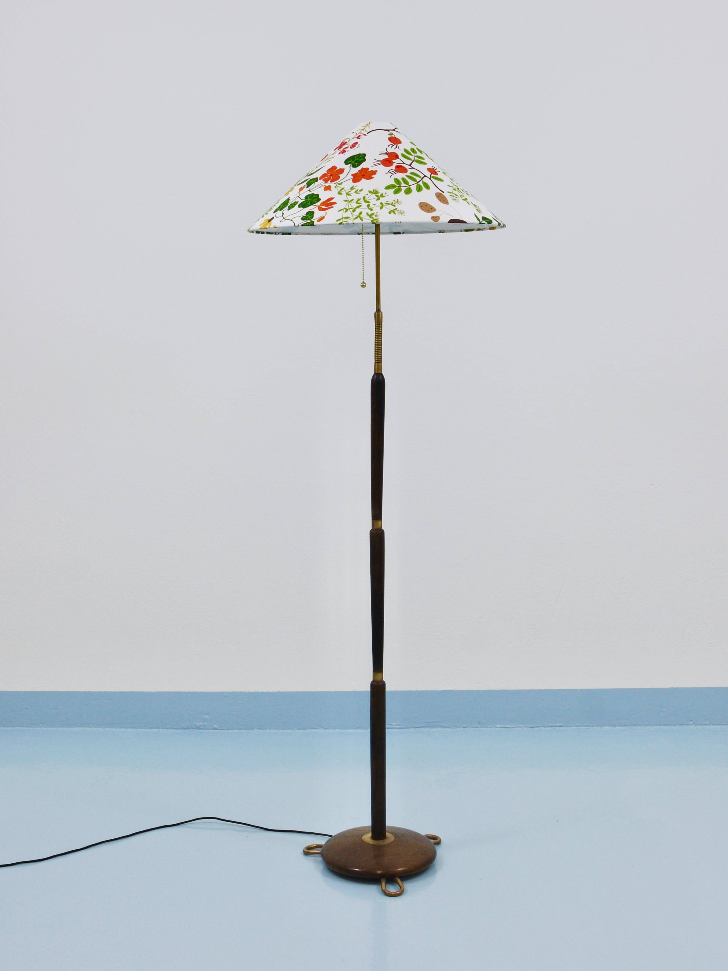 Lampadaire réglable en noyer et laiton des années 1940, Rupert Nikoll Vienne, Autriche, années 1950