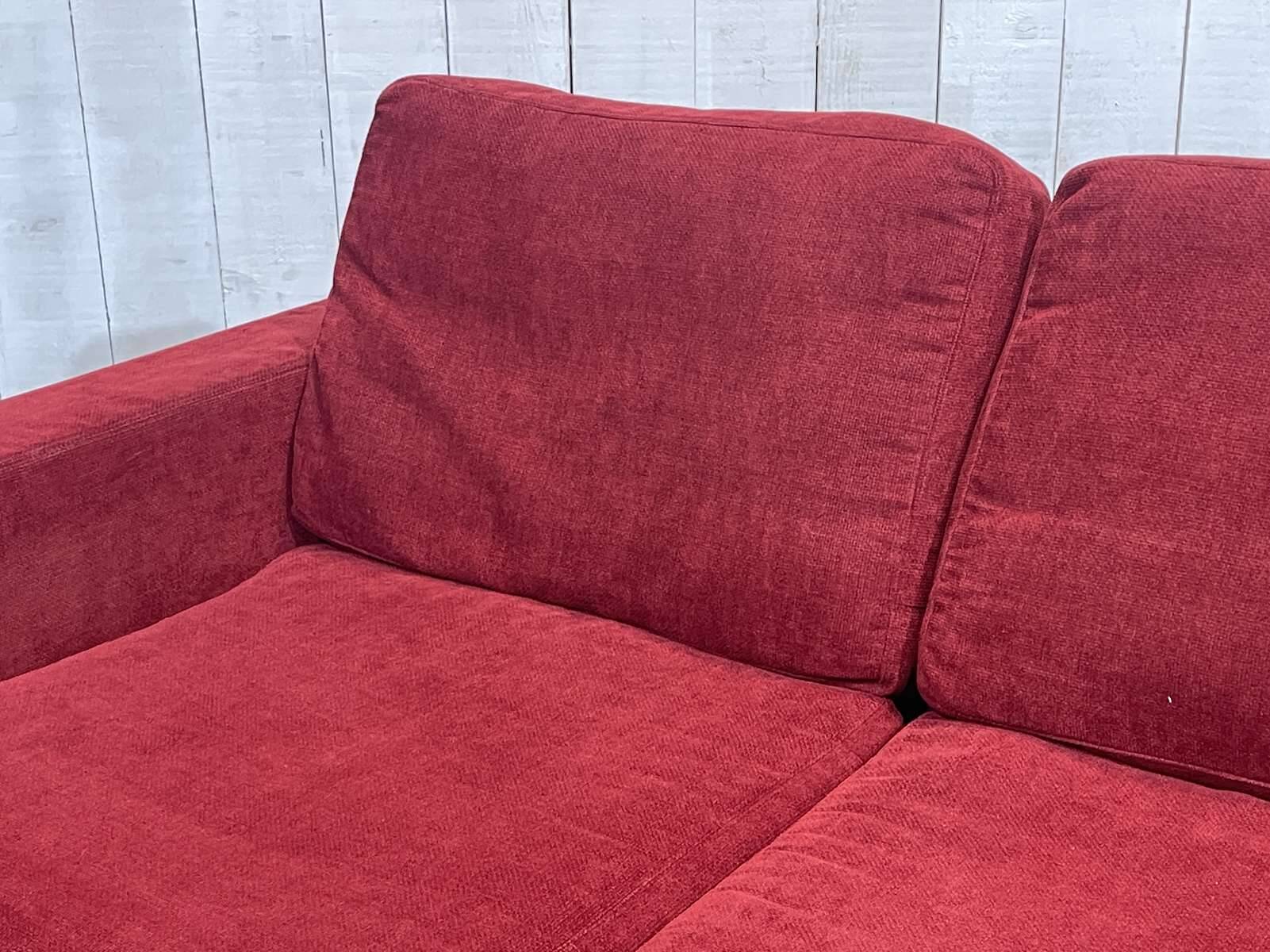 Canapé moderne en tissu et piètement chromé