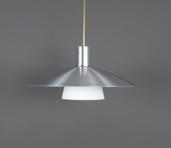 Suspension en métal design danois avec verre à lait, années 1980