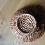 Round basket flared in straw