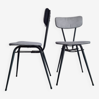 Paire de chaises en métal noir et tissu bleu