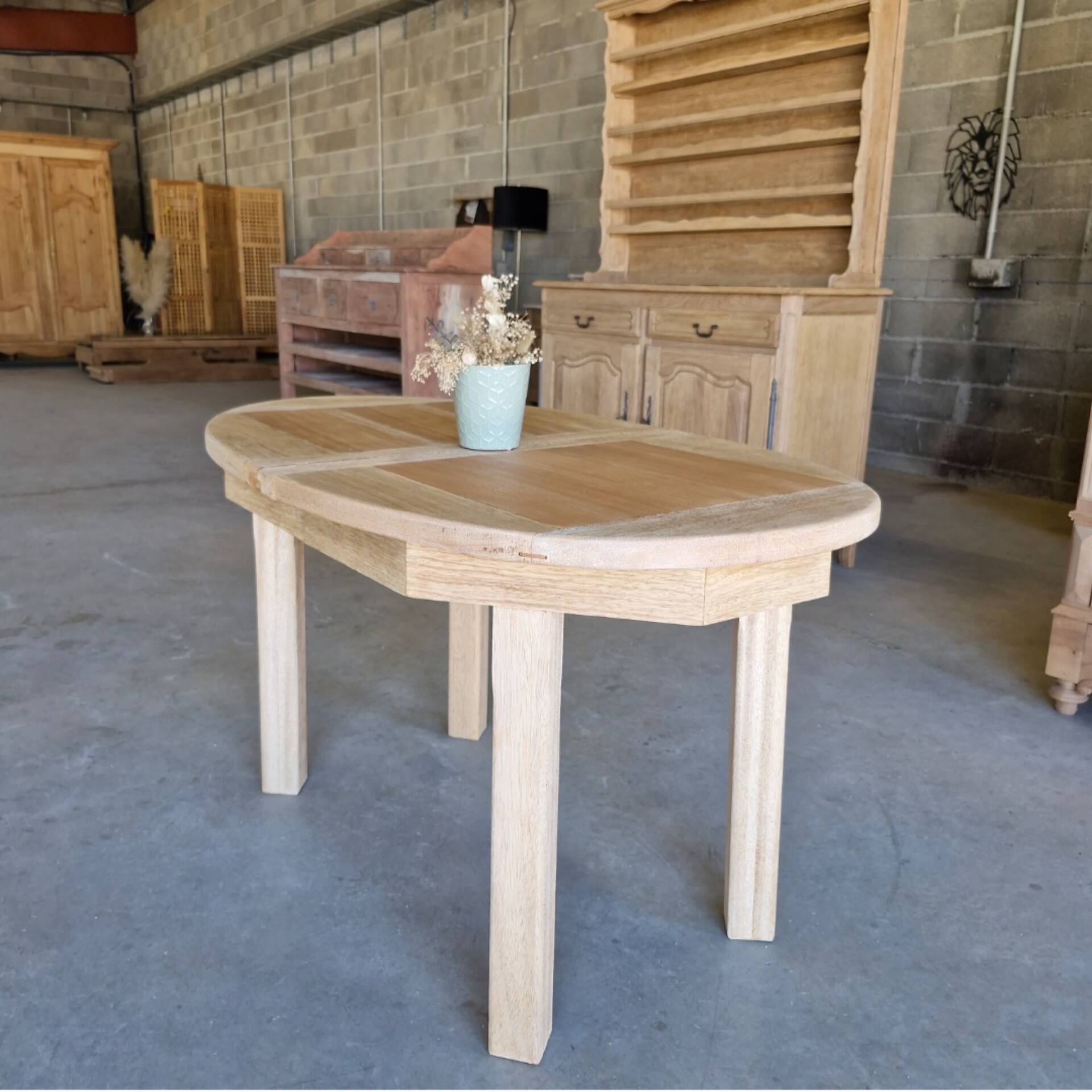 Oval wooden table – 2 extensions – sandblasted & varnished