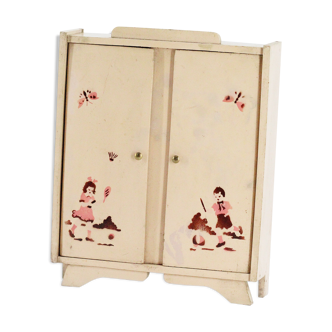 Old doll furniture