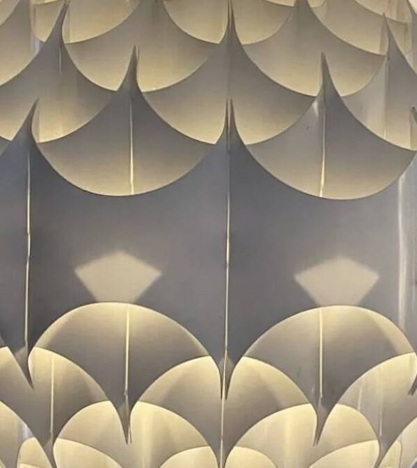 Suspension globe sculptural rhytmic par H.Milanda, design scandinave 1970
