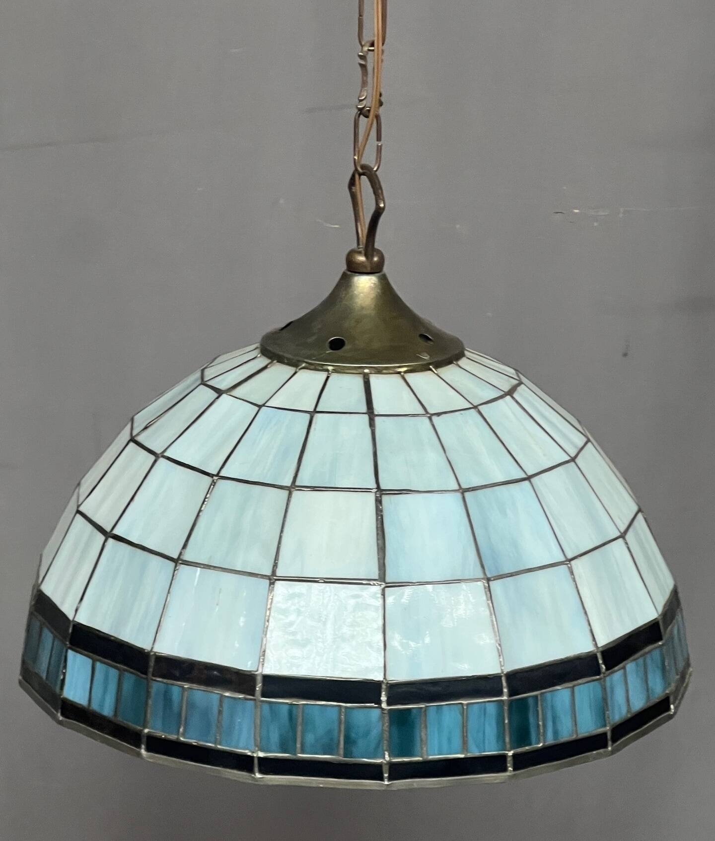 Tiffany-style pendant lamp.