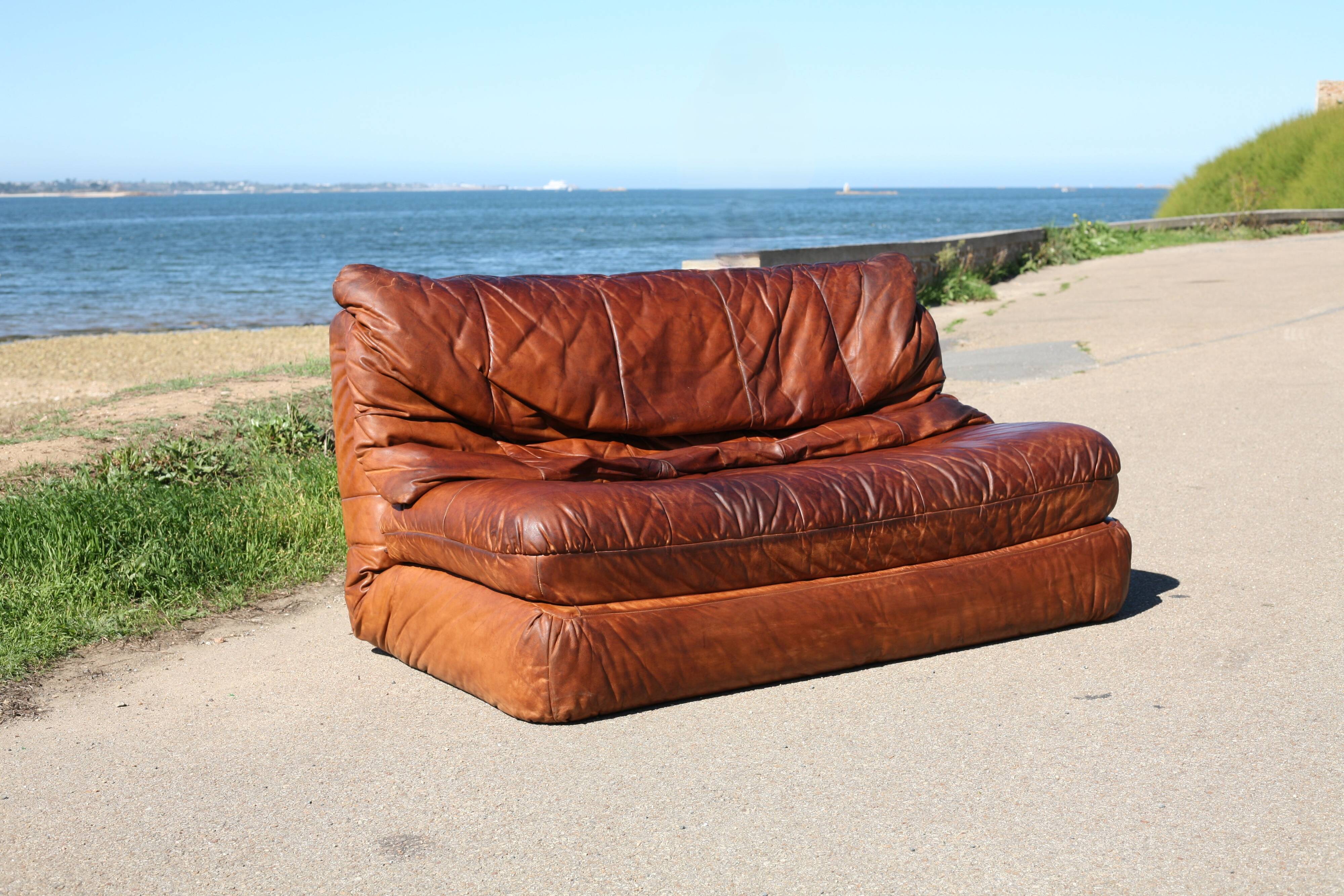 Canapé cuir vintage années 70 convertible