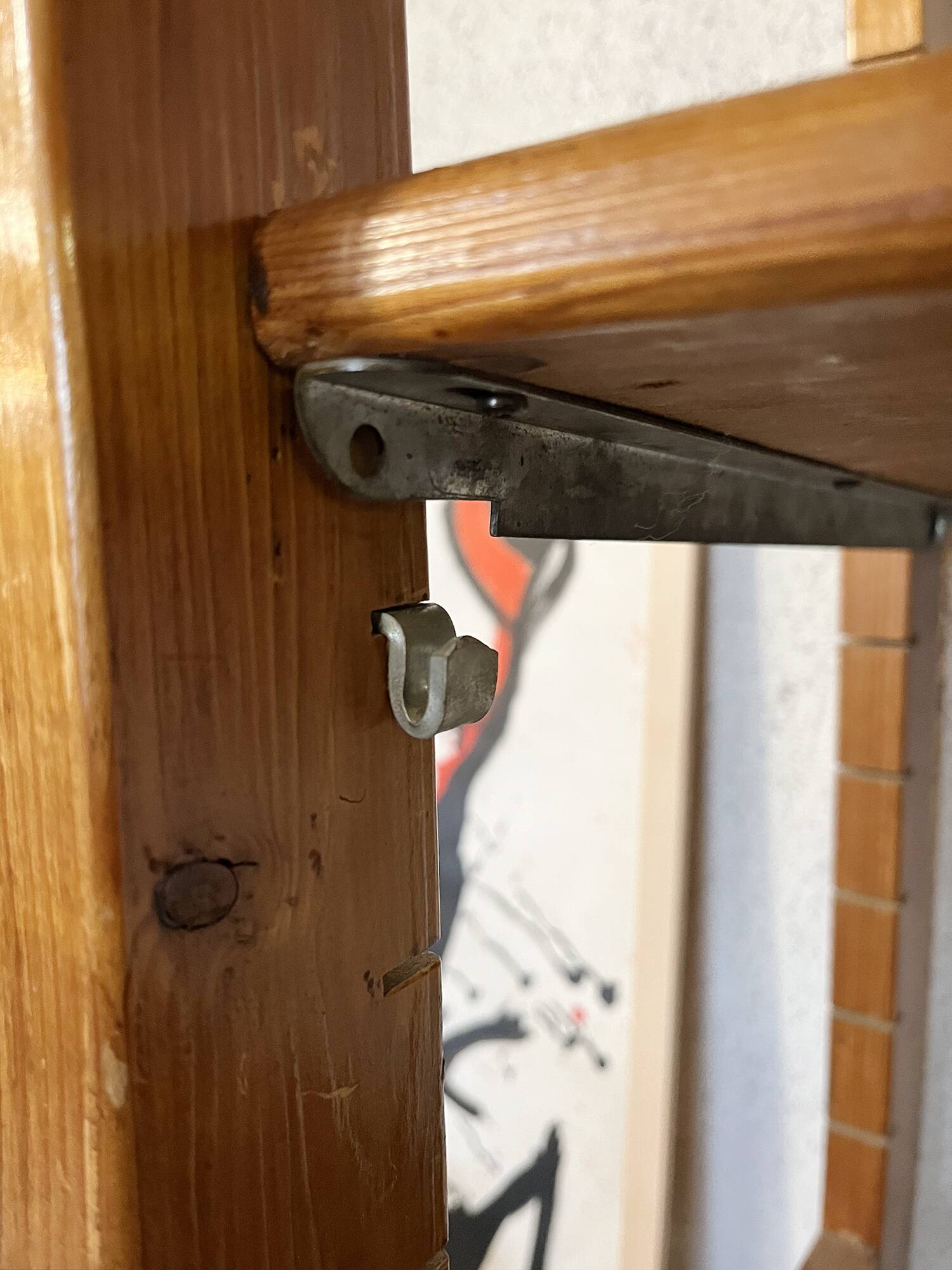 Modular shelf in solid pine