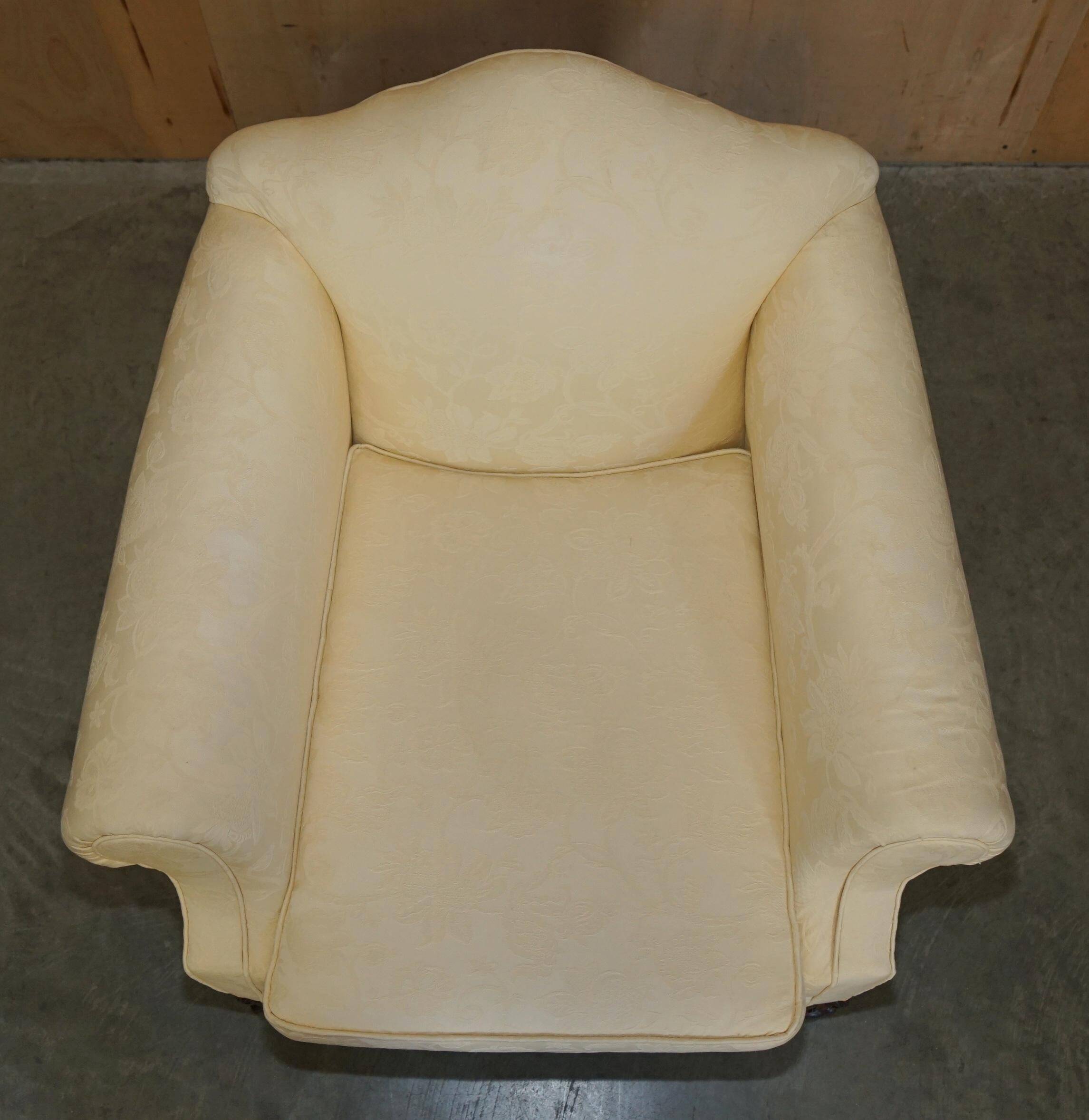 Pair of Edwardian armchairs from 1910 with carved legs and fabric.
