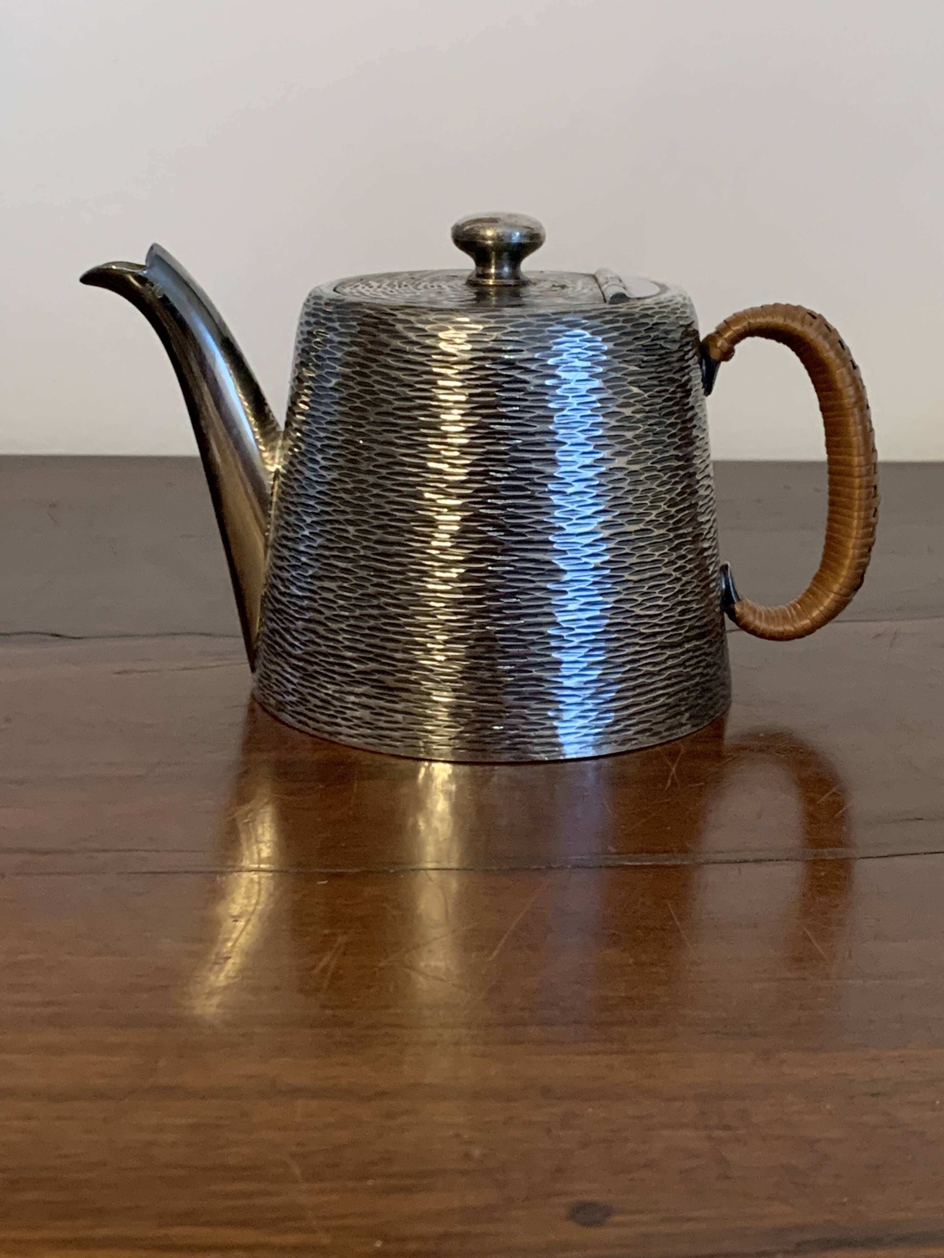 Théière en métal argenté