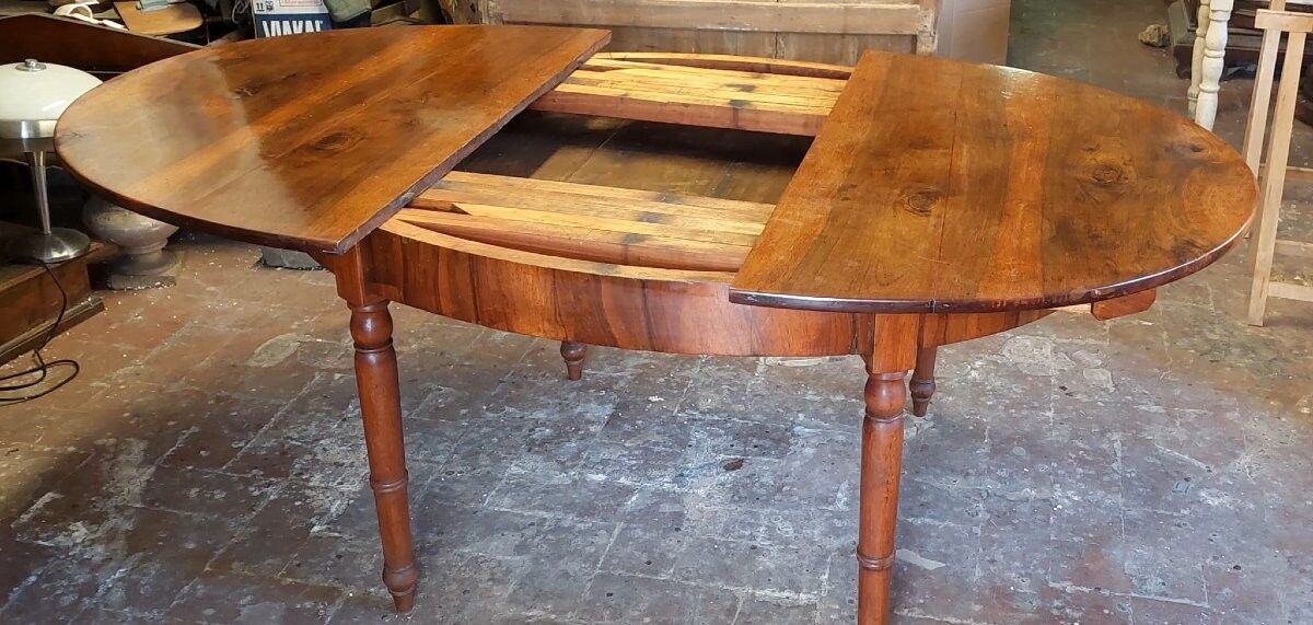 Large extendable oval table up to 3 metres, walnut.