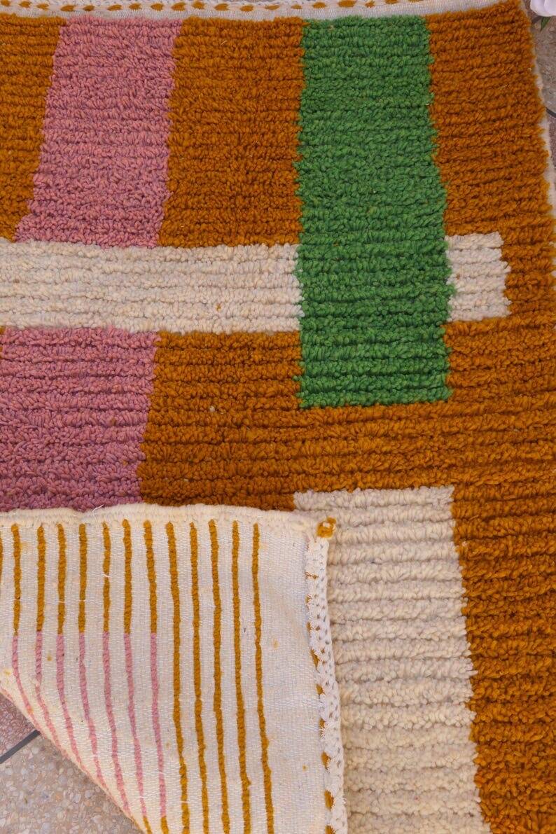 Traditional handmade Berber rug, size 150 x 250 cm