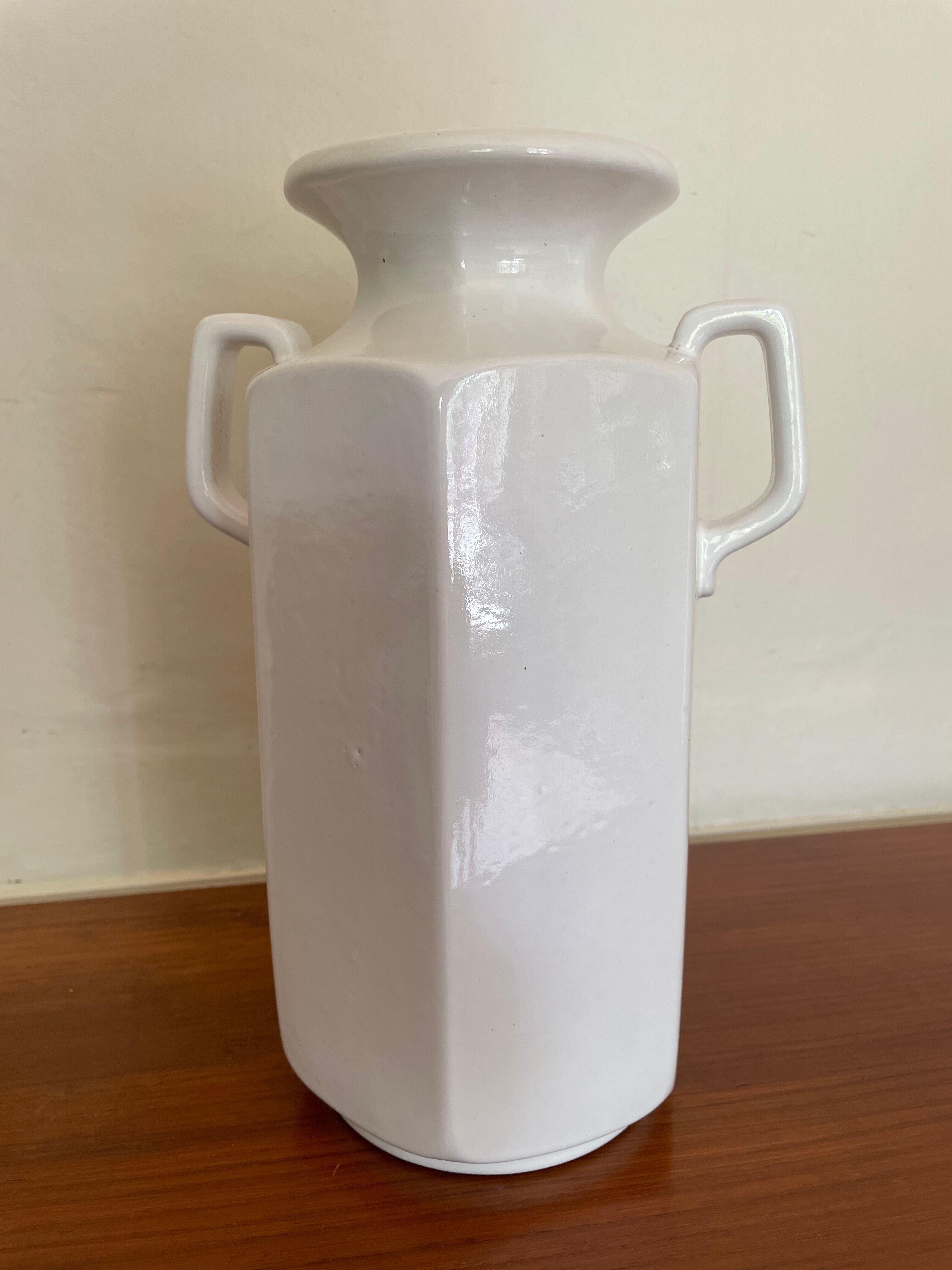 White ceramic ansé vase